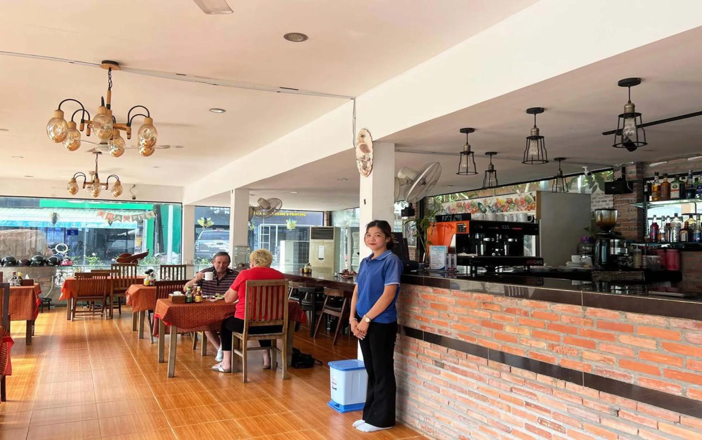 Restaurant/places to eat in Blossoming Romduol Boutique