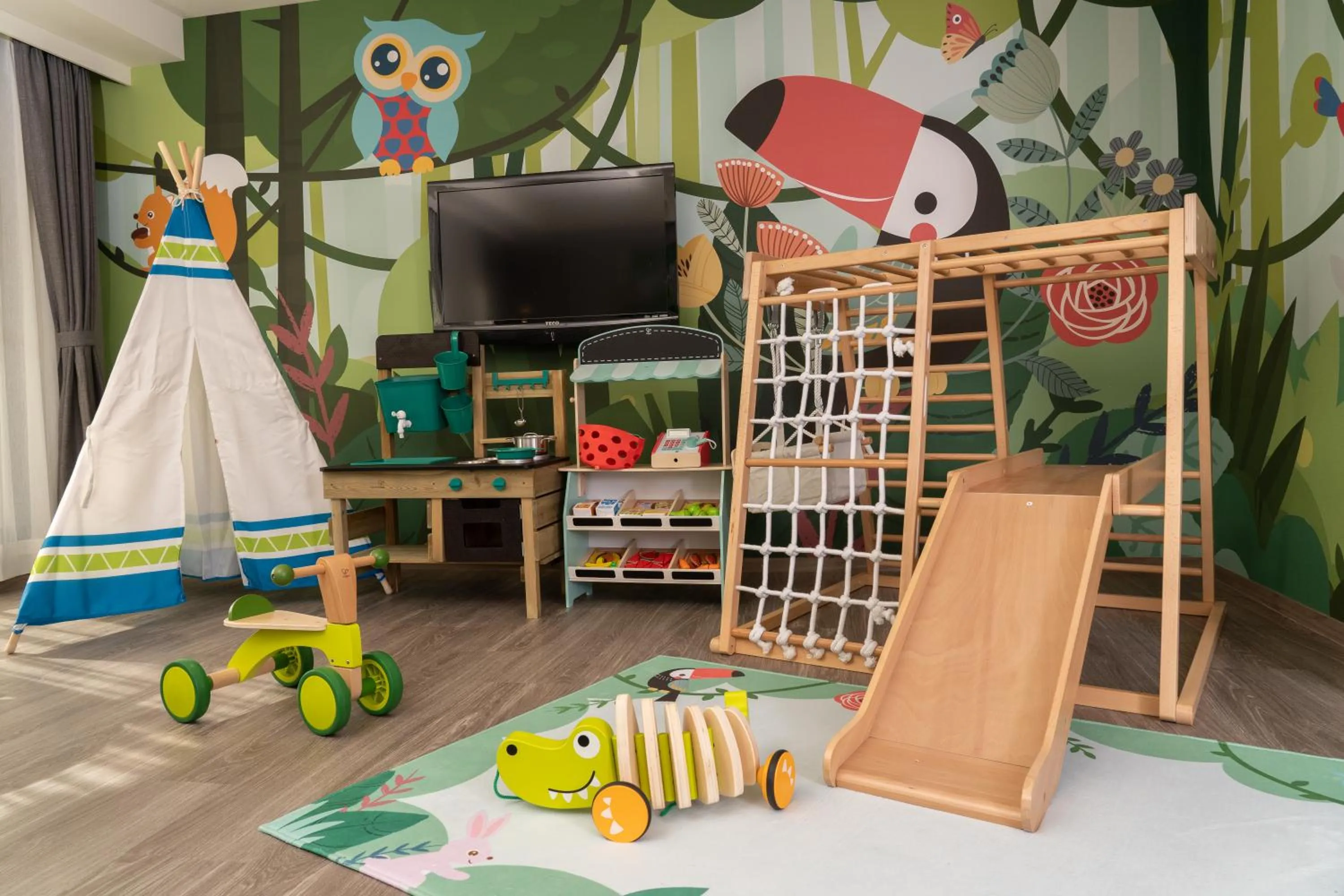 children in E-DA Skylark Hotel