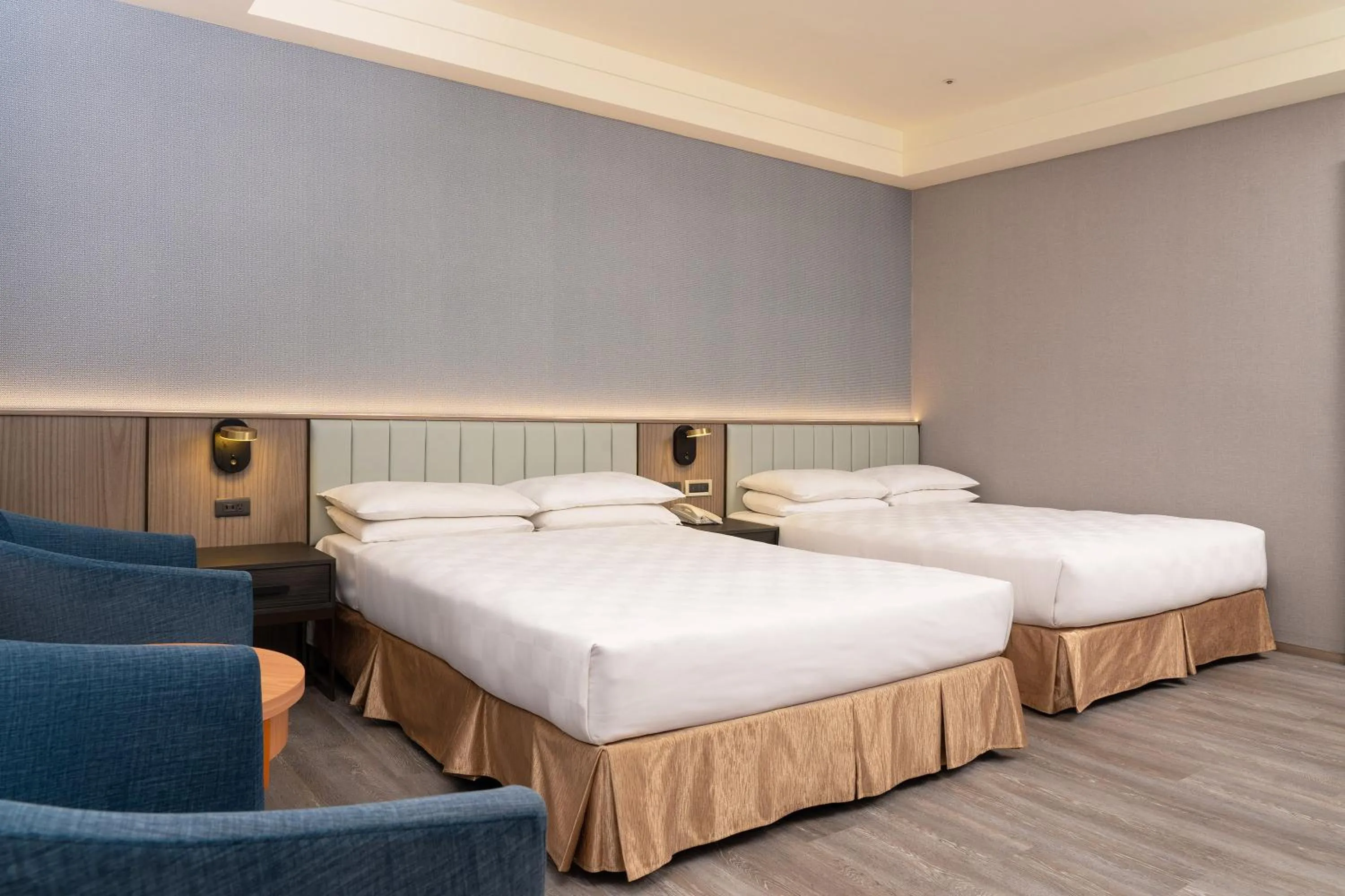 Photo of the whole room, Bed in E-DA Skylark Hotel