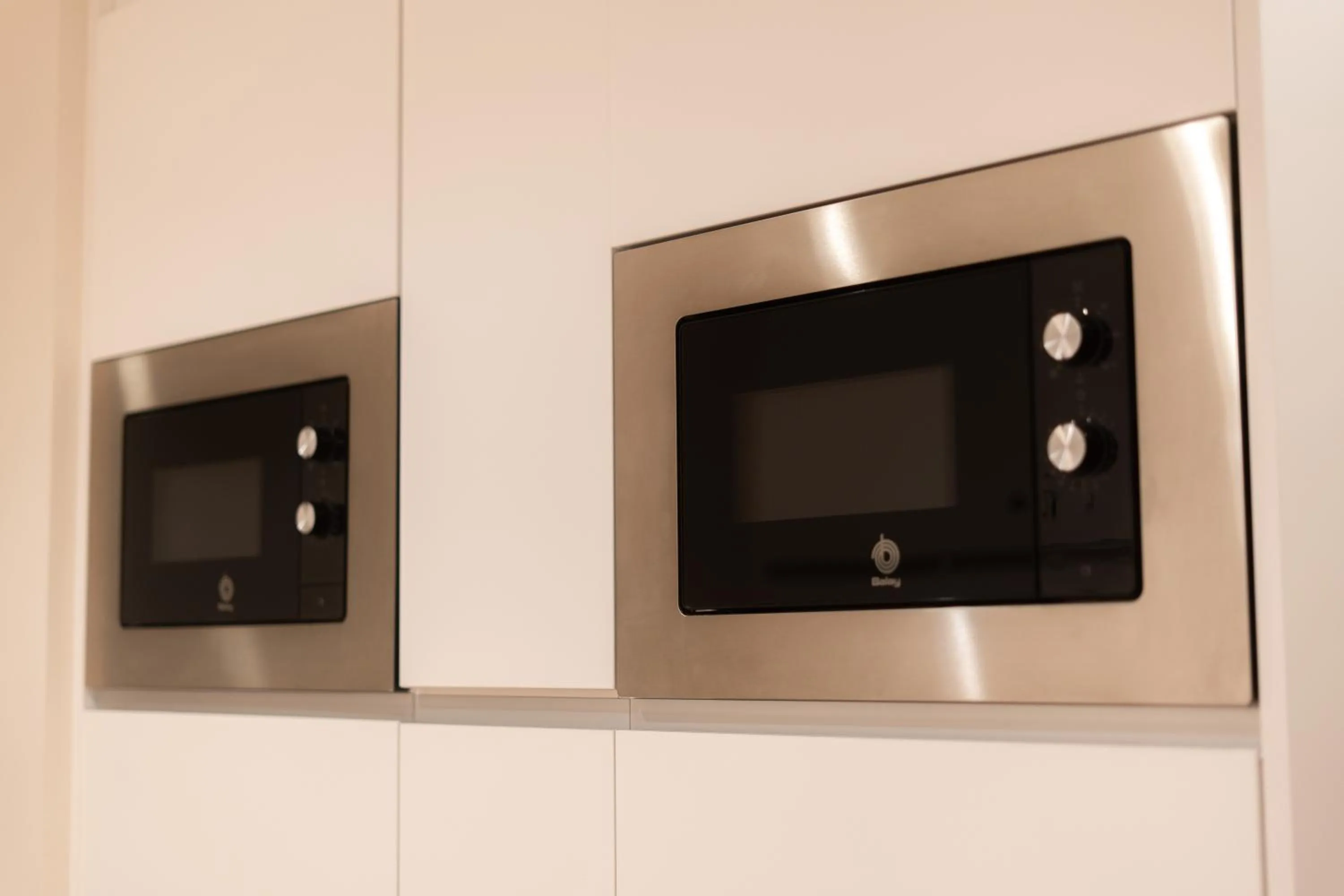 Communal kitchen in I'M Room Suites Nuevos Ministerios - Bernabeu 'Digital Access'