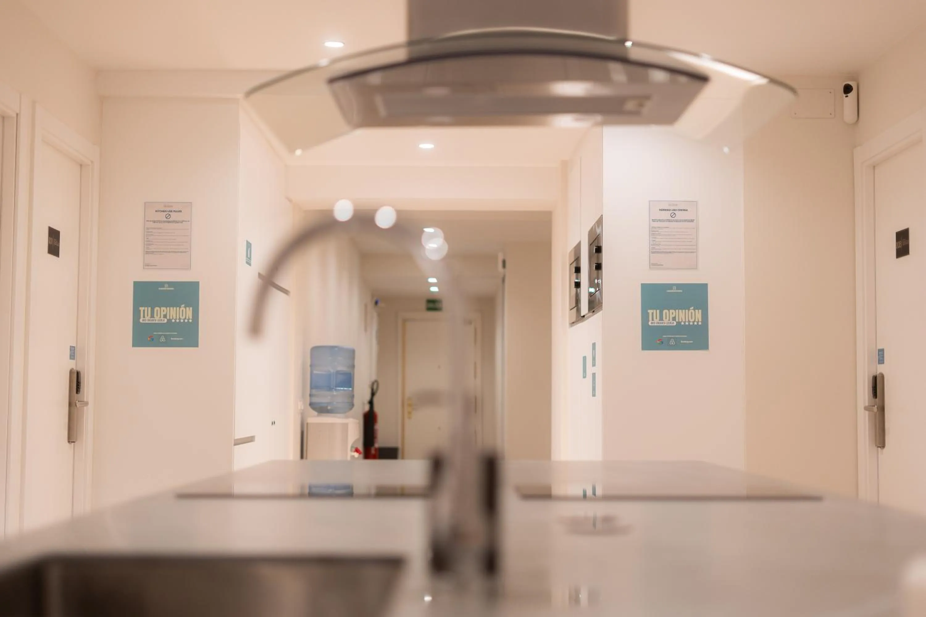 Communal kitchen in I'M Room Suites Nuevos Ministerios - Bernabeu 'Digital Access'