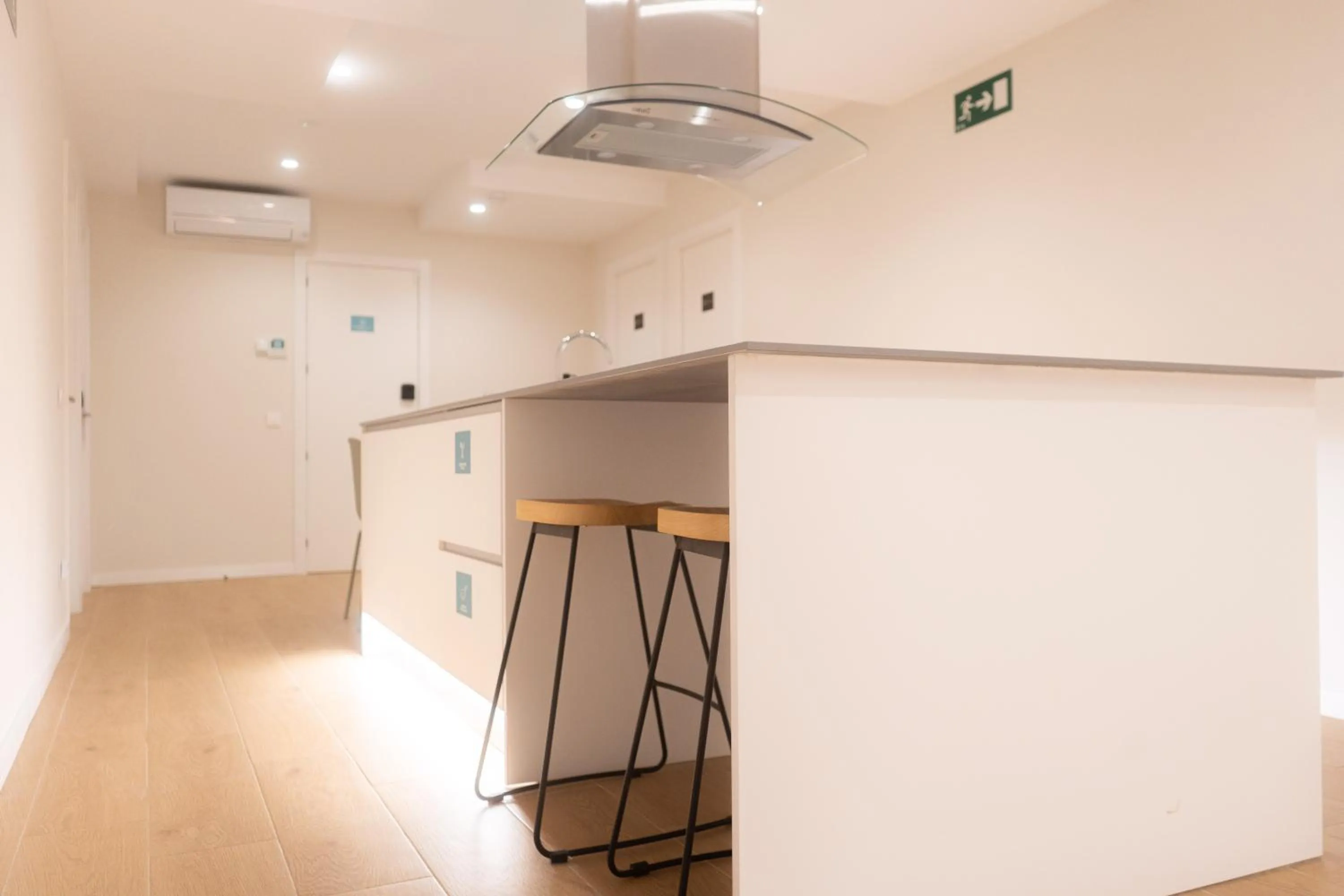 Communal kitchen in I'M Room Suites Nuevos Ministerios - Bernabeu 'Digital Access'