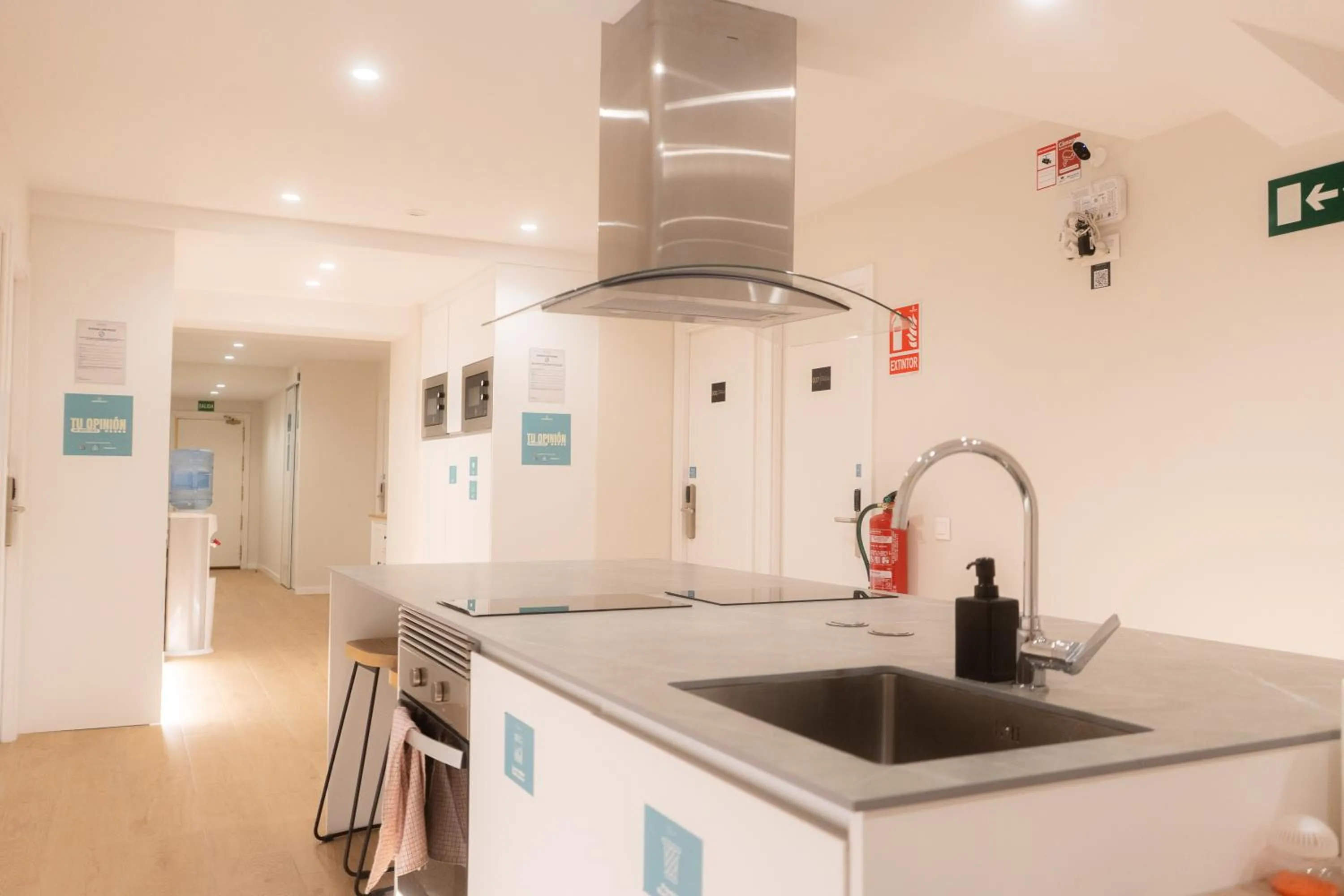 Communal kitchen in I'M Room Suites Nuevos Ministerios - Bernabeu 'Digital Access'
