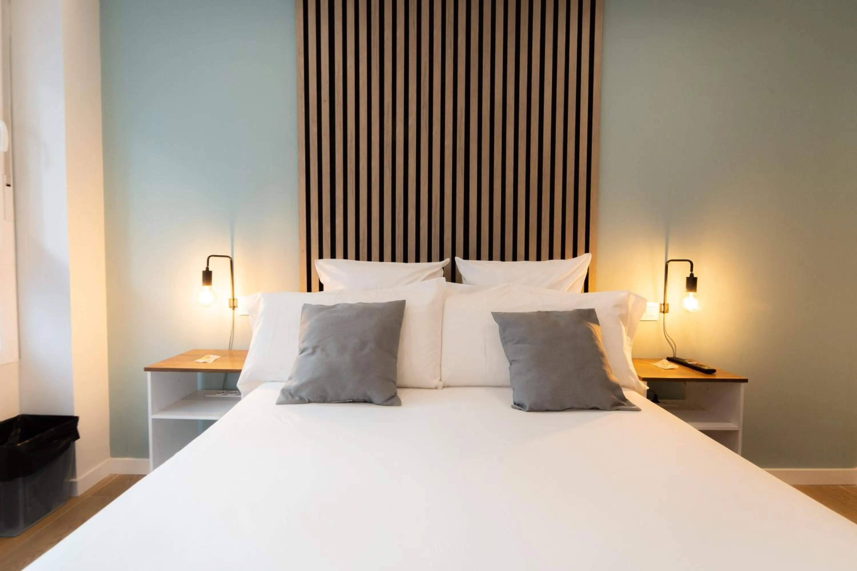 Bed in I'M Room Suites Nuevos Ministerios - Bernabeu 'Digital Access'