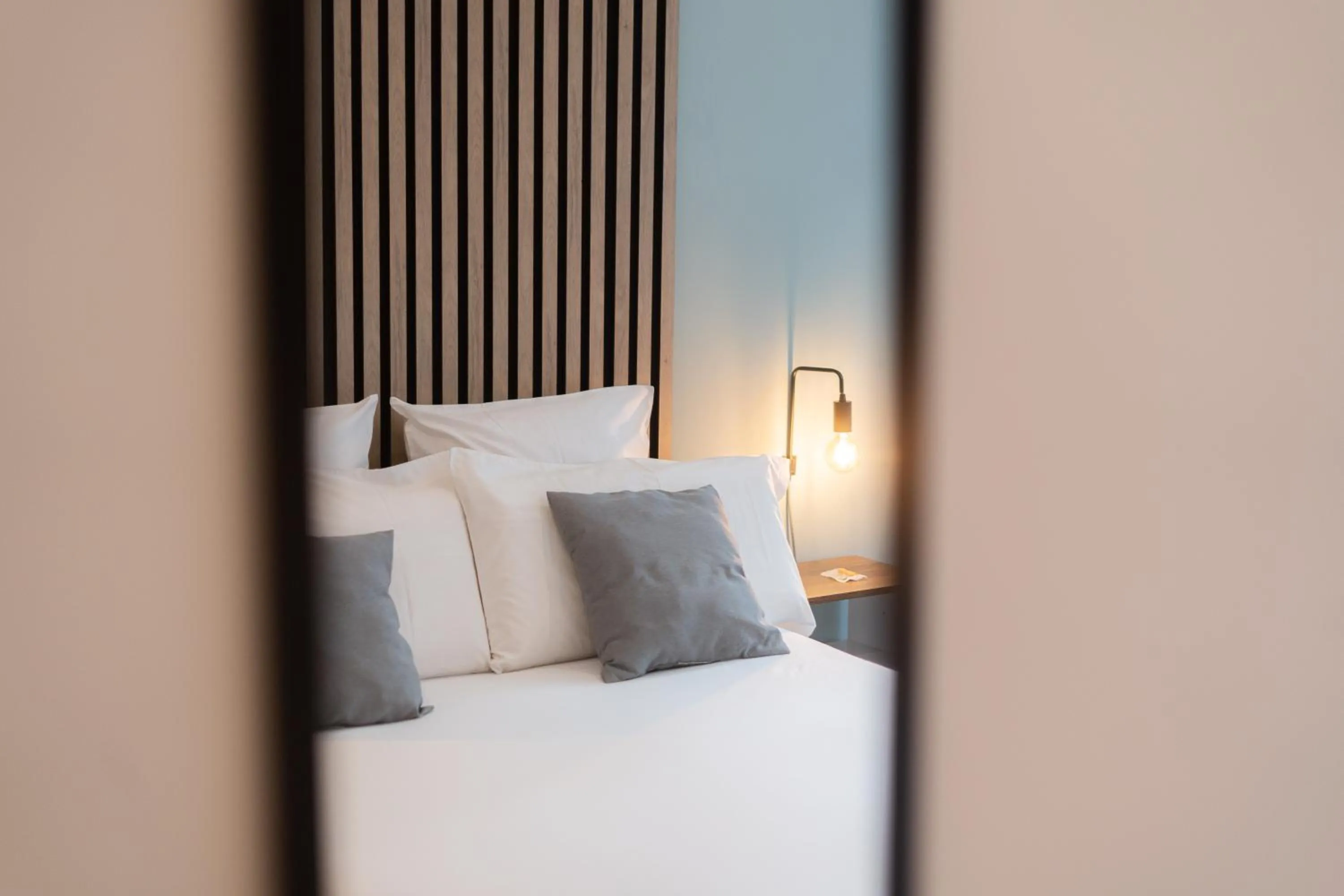 Bed in I'M Room Suites Nuevos Ministerios - Bernabeu 'Digital Access'