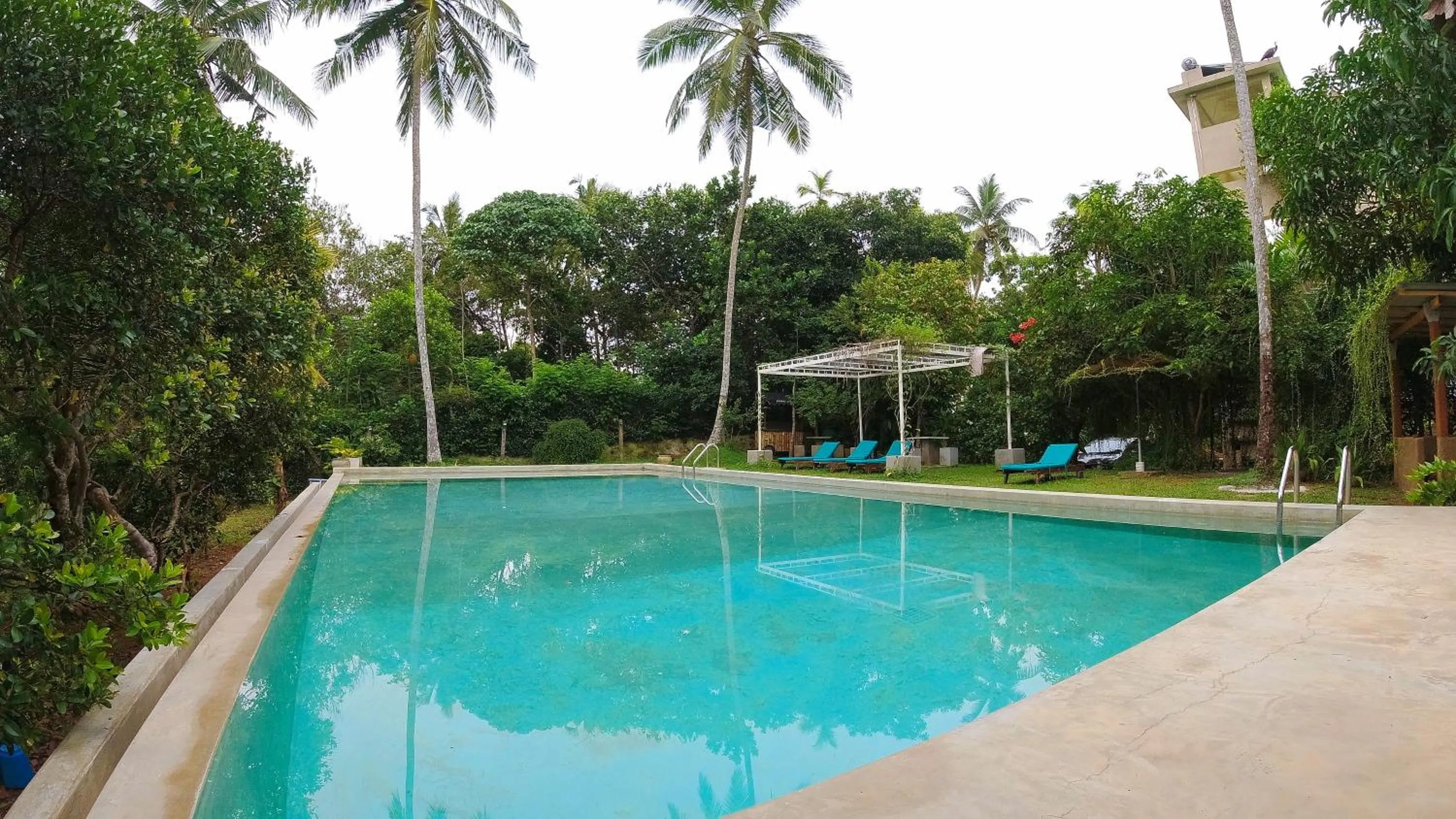Swimming pool in Esprit d'Ici Hotel