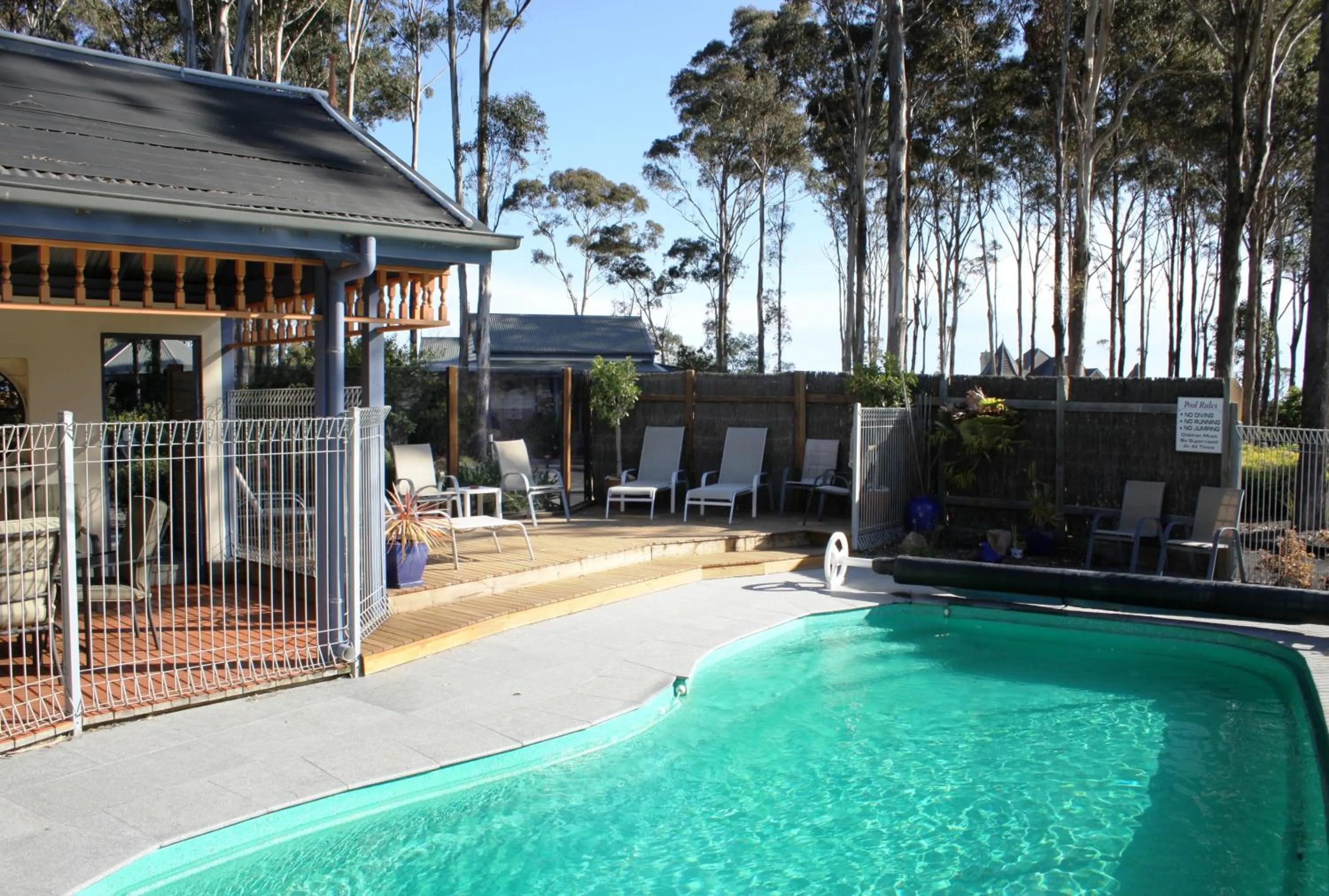 Swimming pool in Waverley House Cottages