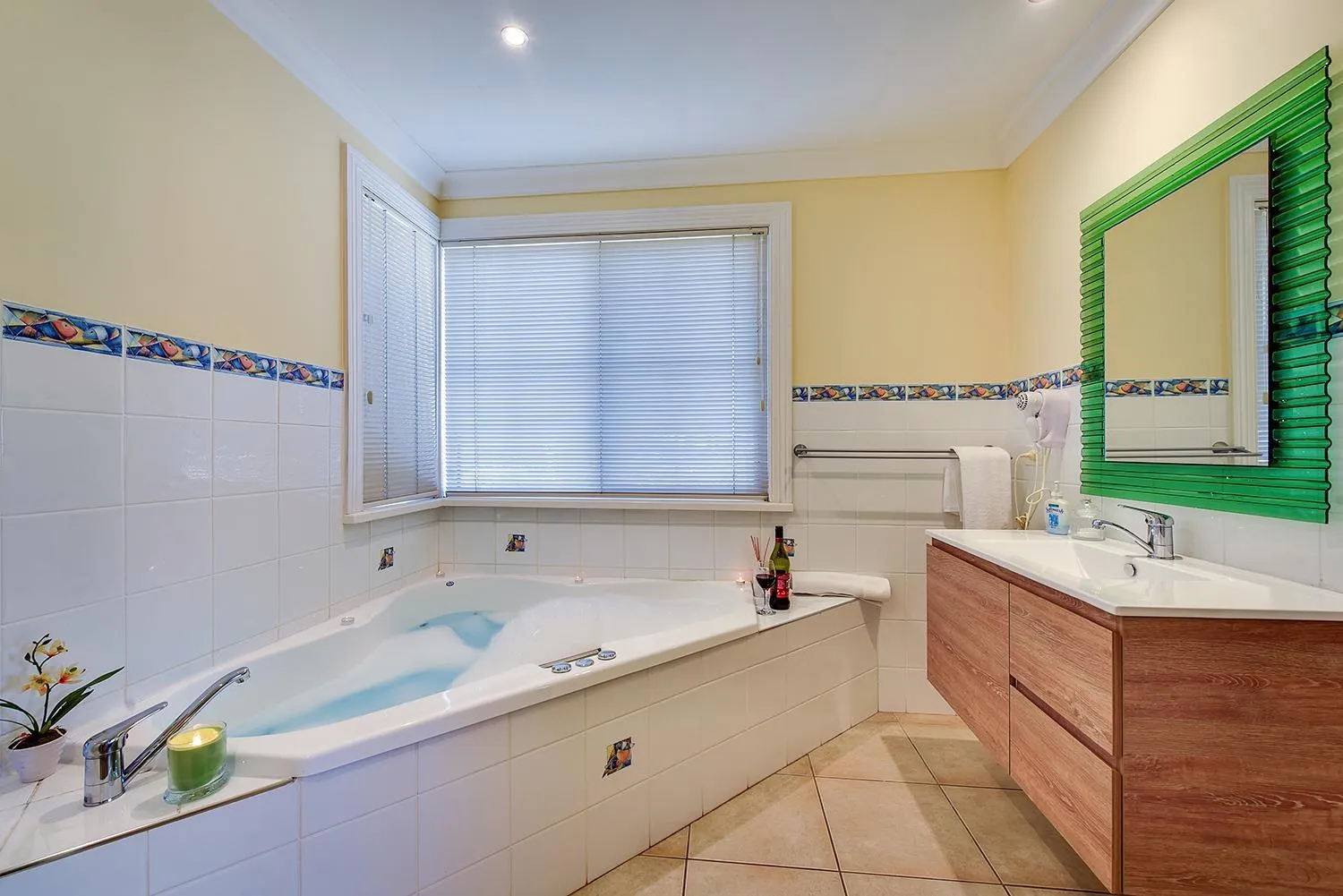 Bathroom in Waverley House Cottages