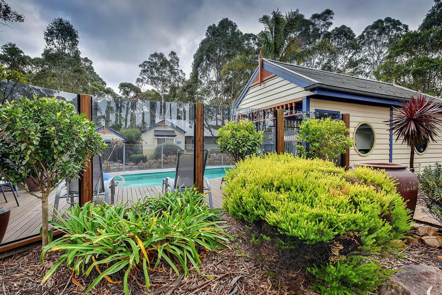 Swimming pool in Waverley House Cottages