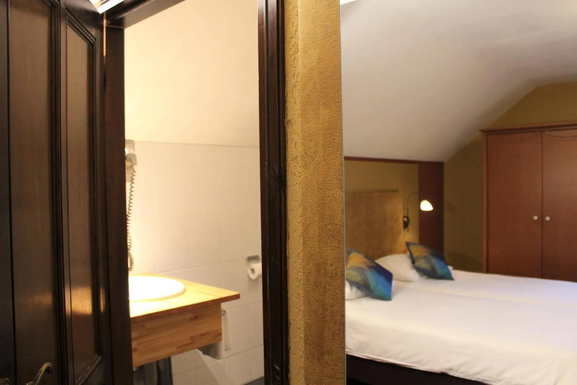 Photo of the whole room, Bed in Hotel Restaurant De Roosterhoeve