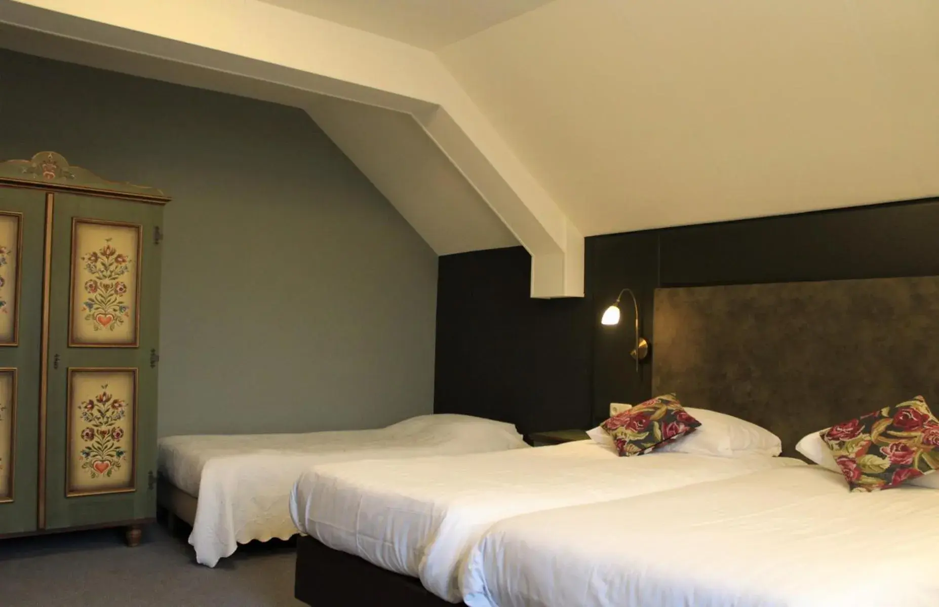 Triple Room in Hotel Restaurant De Roosterhoeve Triple Room in Hotel Restaurant De Roosterhoeve