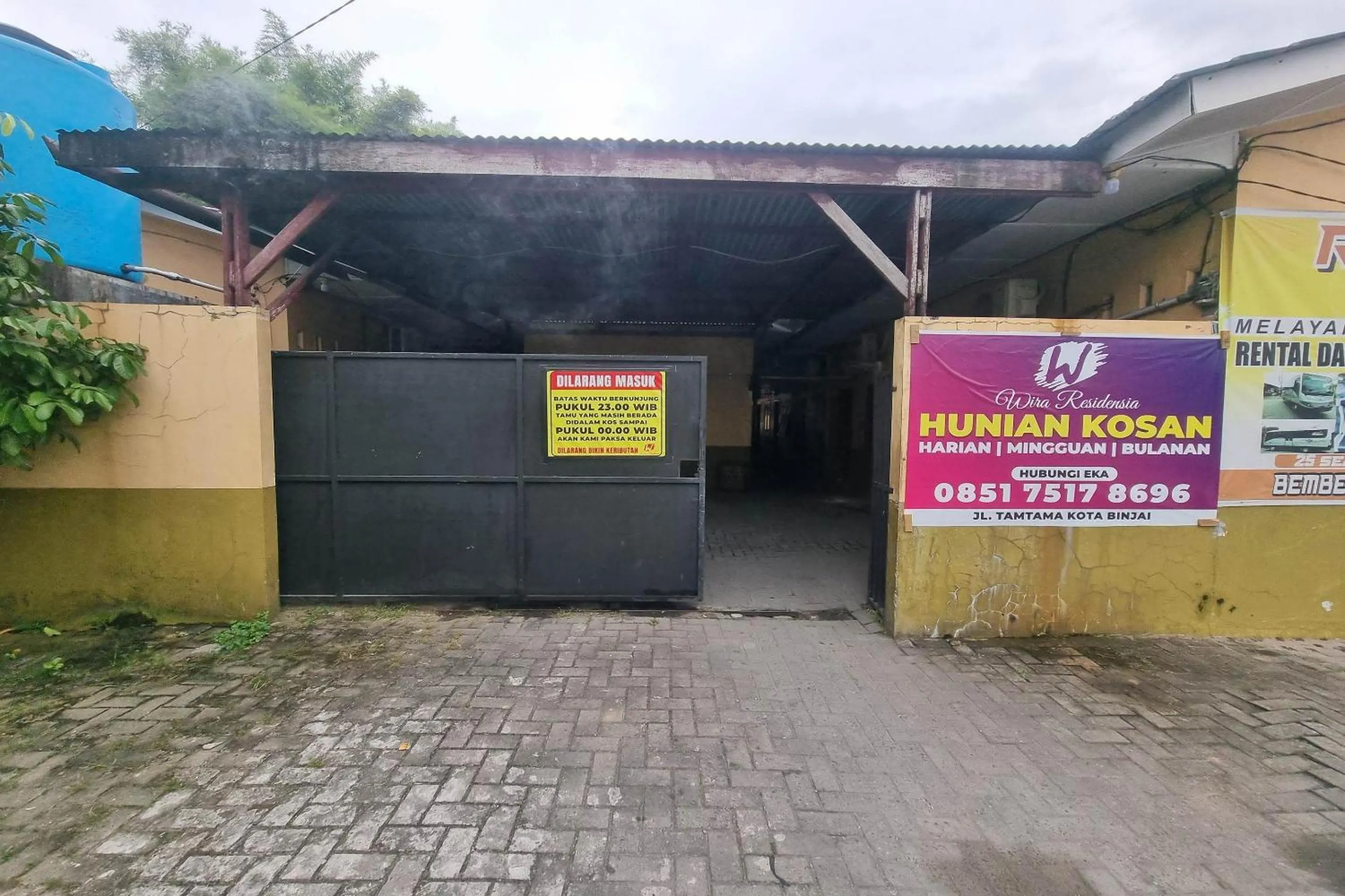Facade/entrance in Hotel O Wira Residensia Syariah