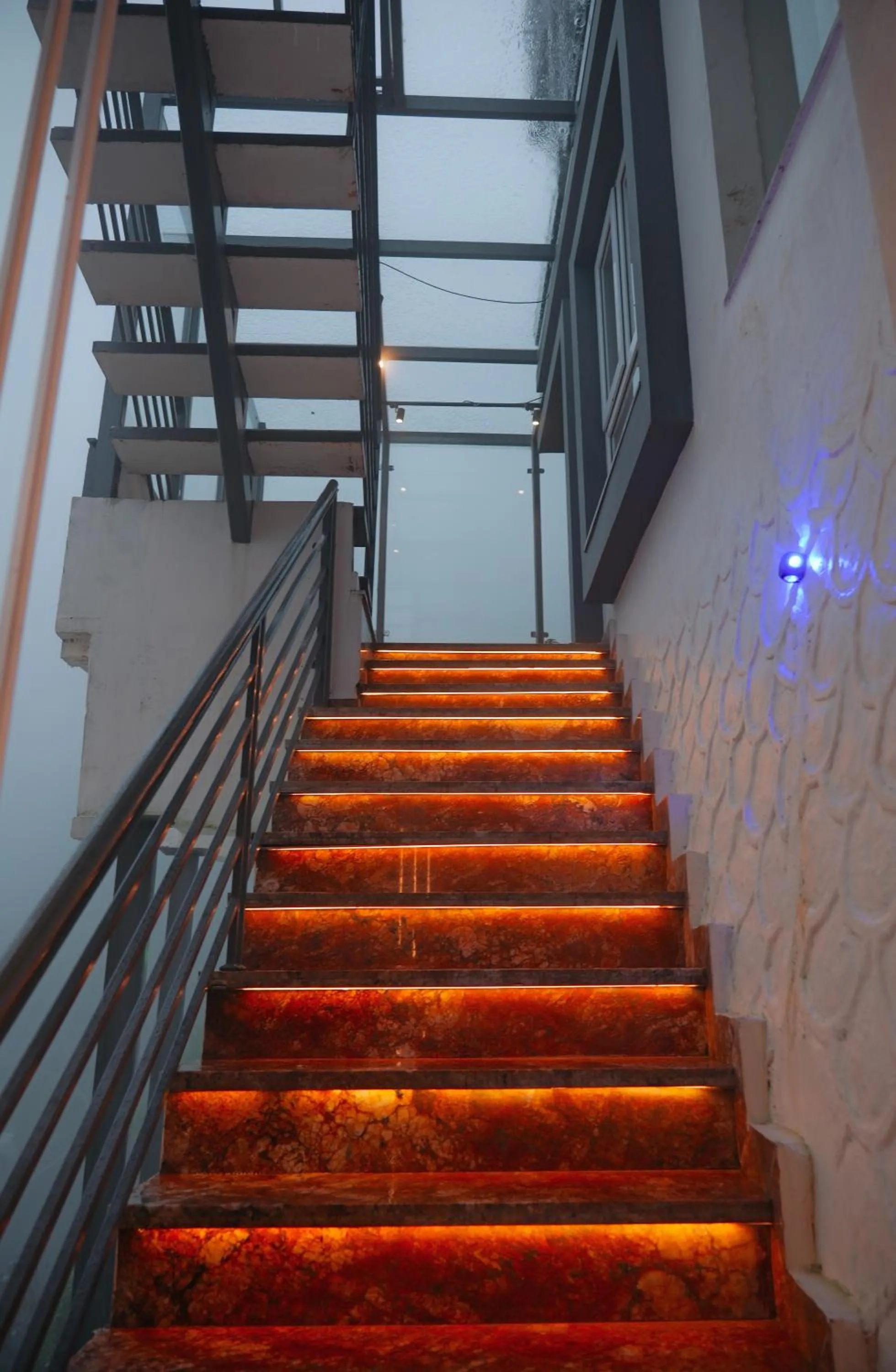 Lobby or reception in The Novello By Hotel Evergreen- Mussoorie