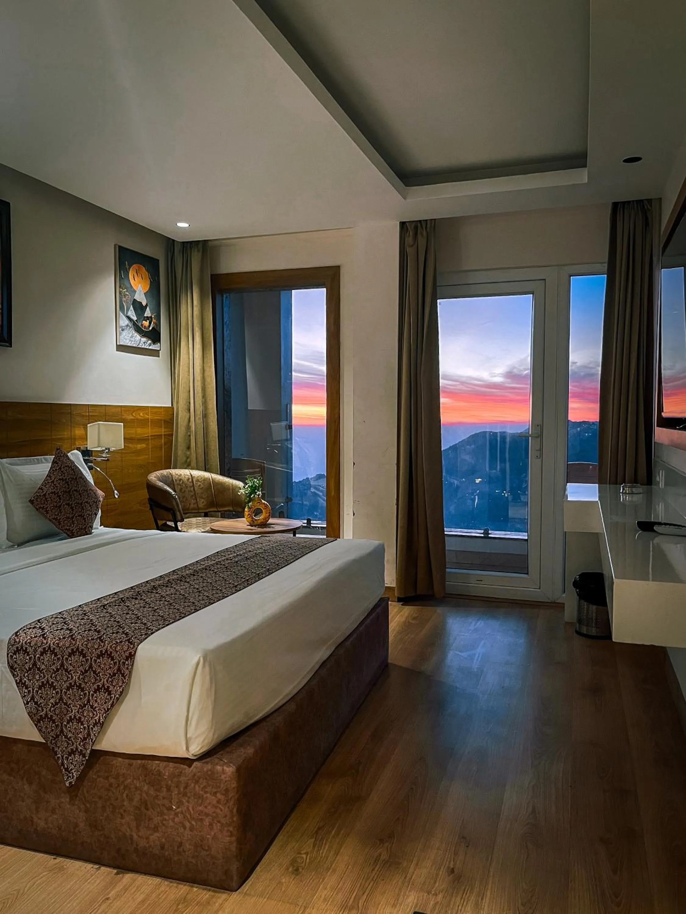 Bed in The Novello By Hotel Evergreen- Mussoorie
