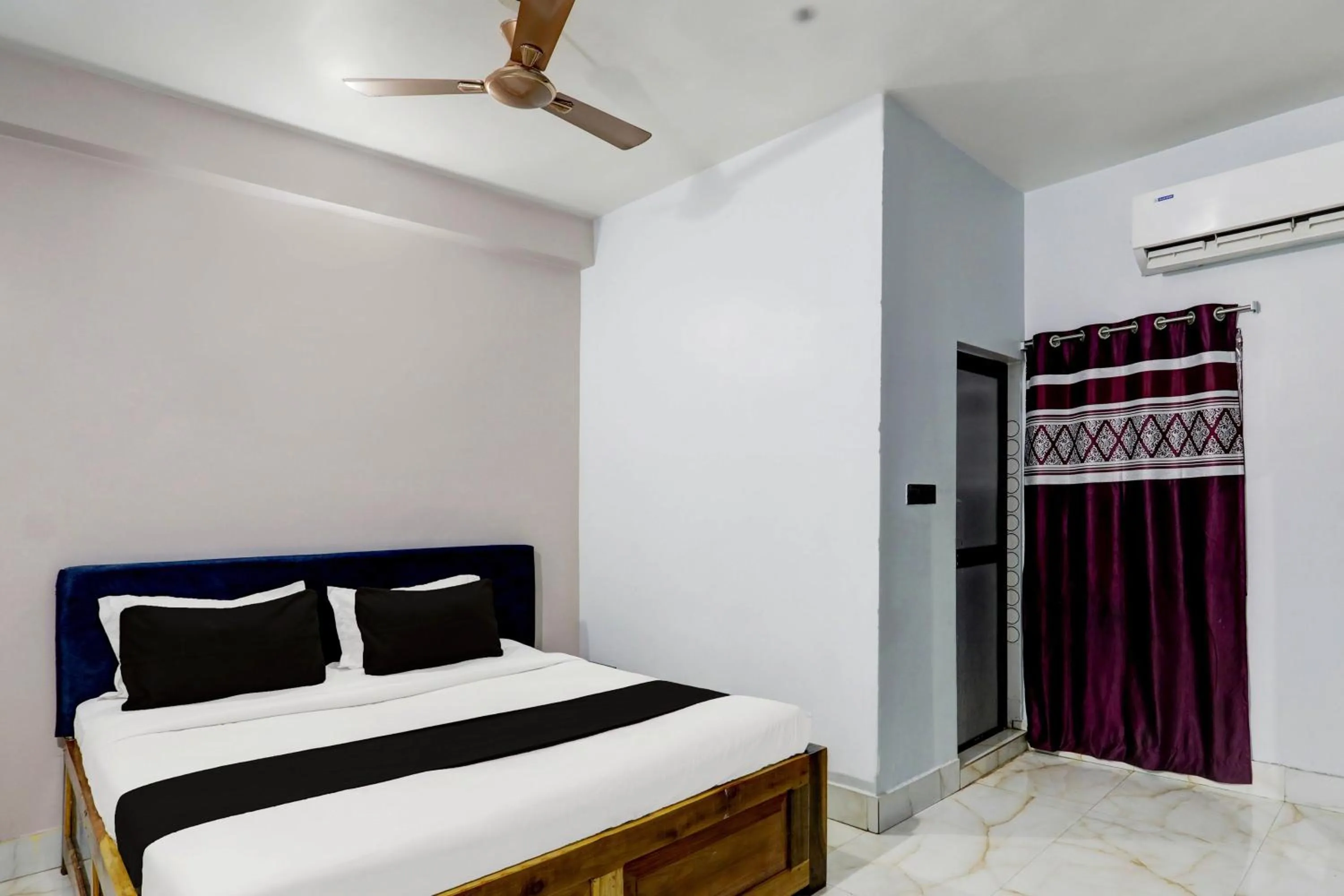 Bedroom, Bed in Hotel O Midnight