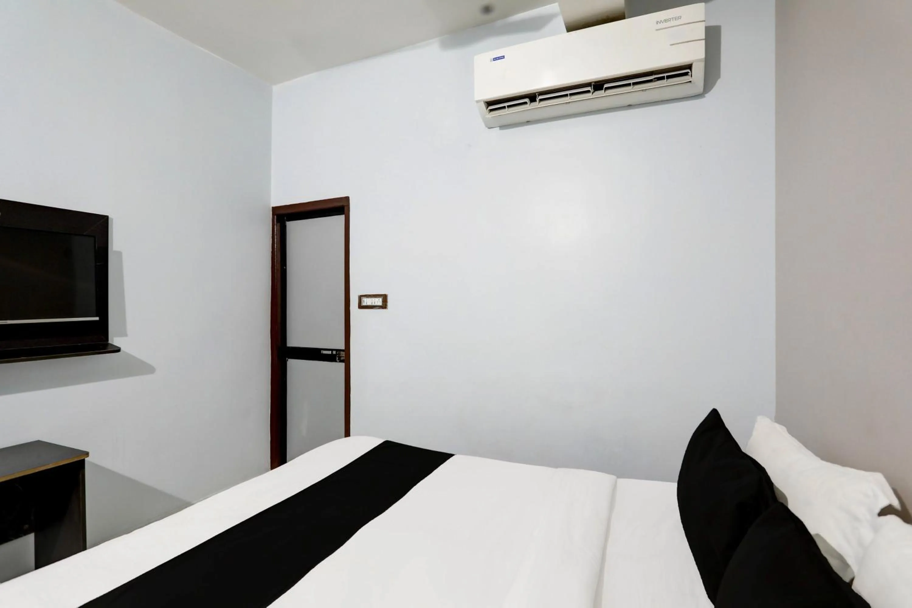 Bedroom, Bed in Hotel O Midnight