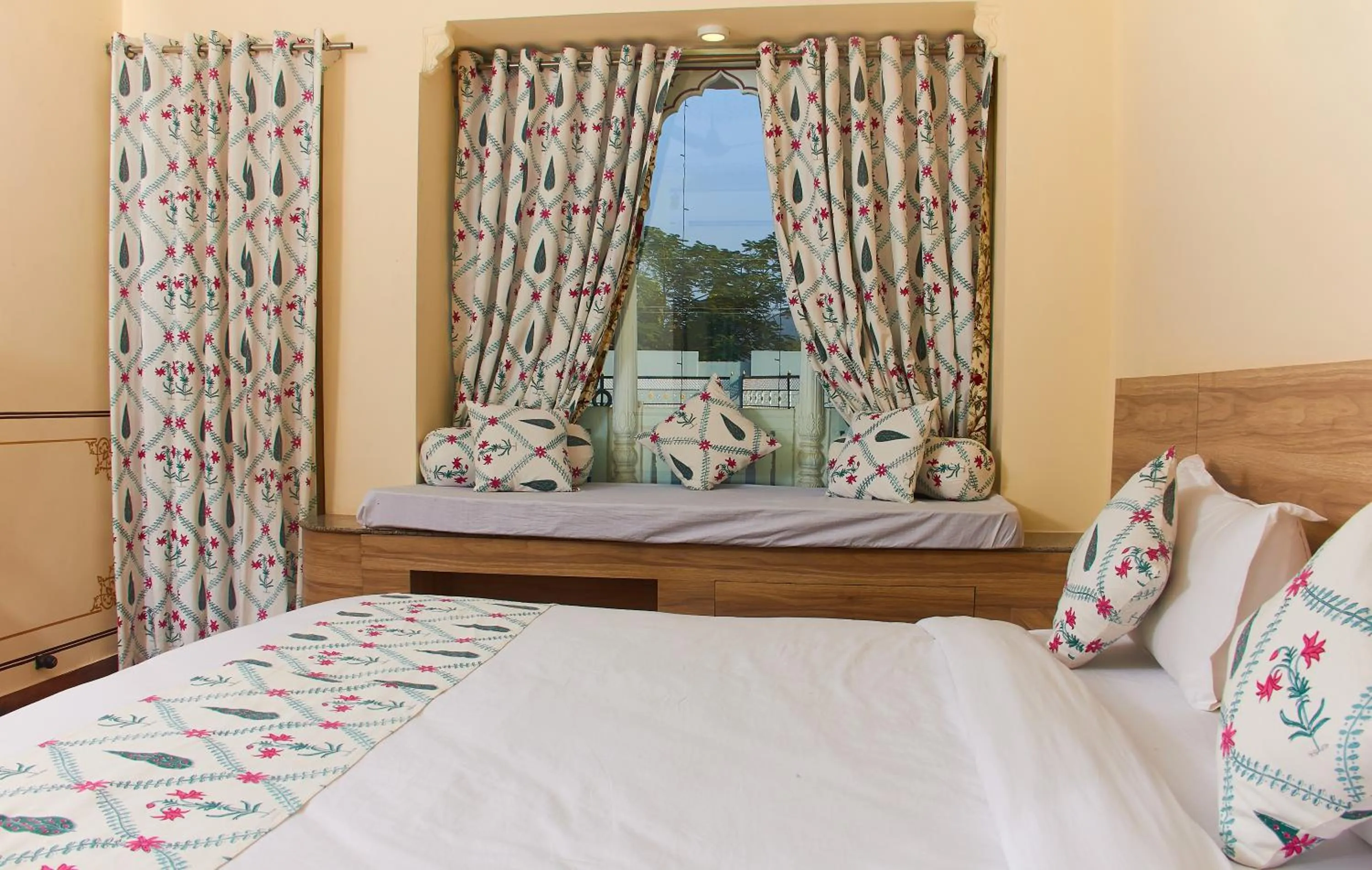 Photo of the whole room, Bed in Ranthambhore Uday Vilas