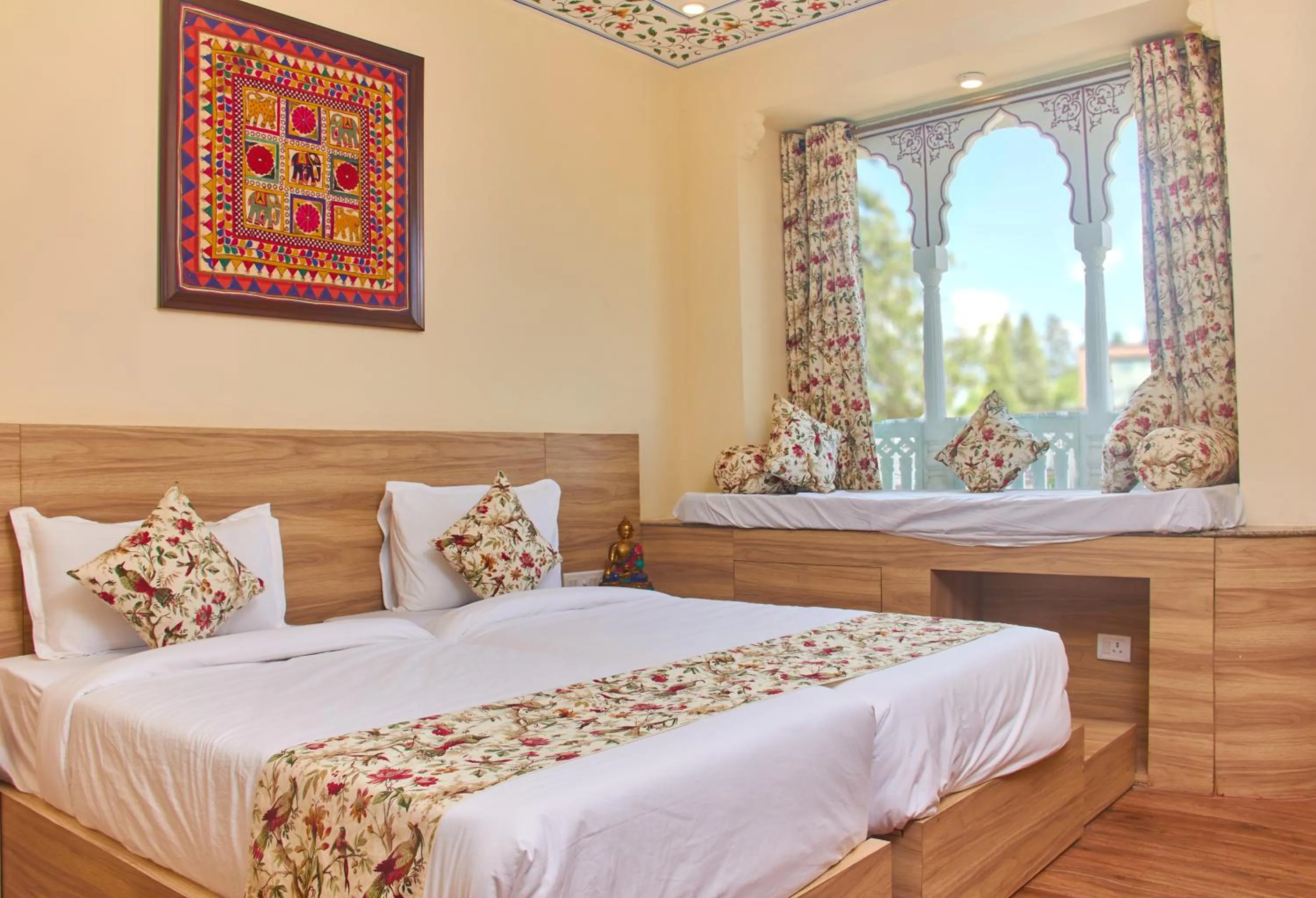 Photo of the whole room, Bed in Ranthambhore Uday Vilas