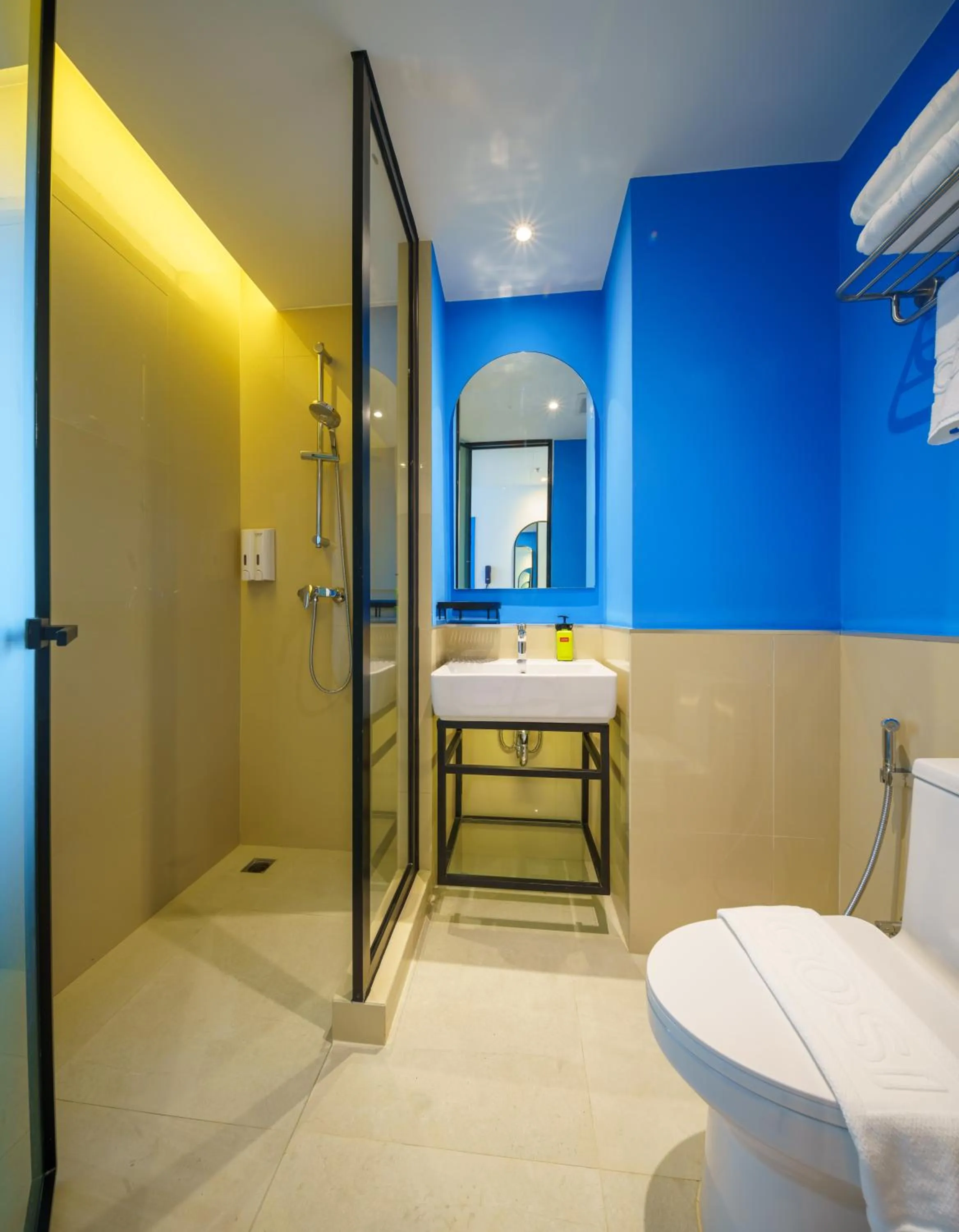 Shower in COSI Vientiane Nam Phu