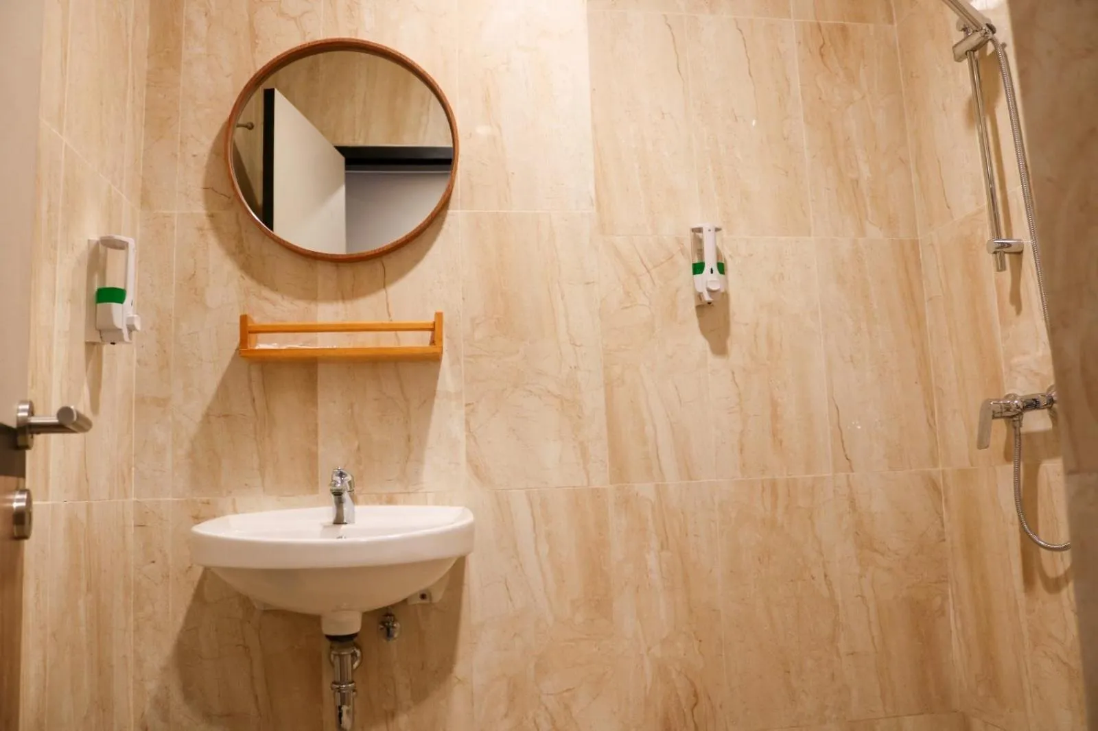 Shower in Grand Ametis Hotel Jakarta