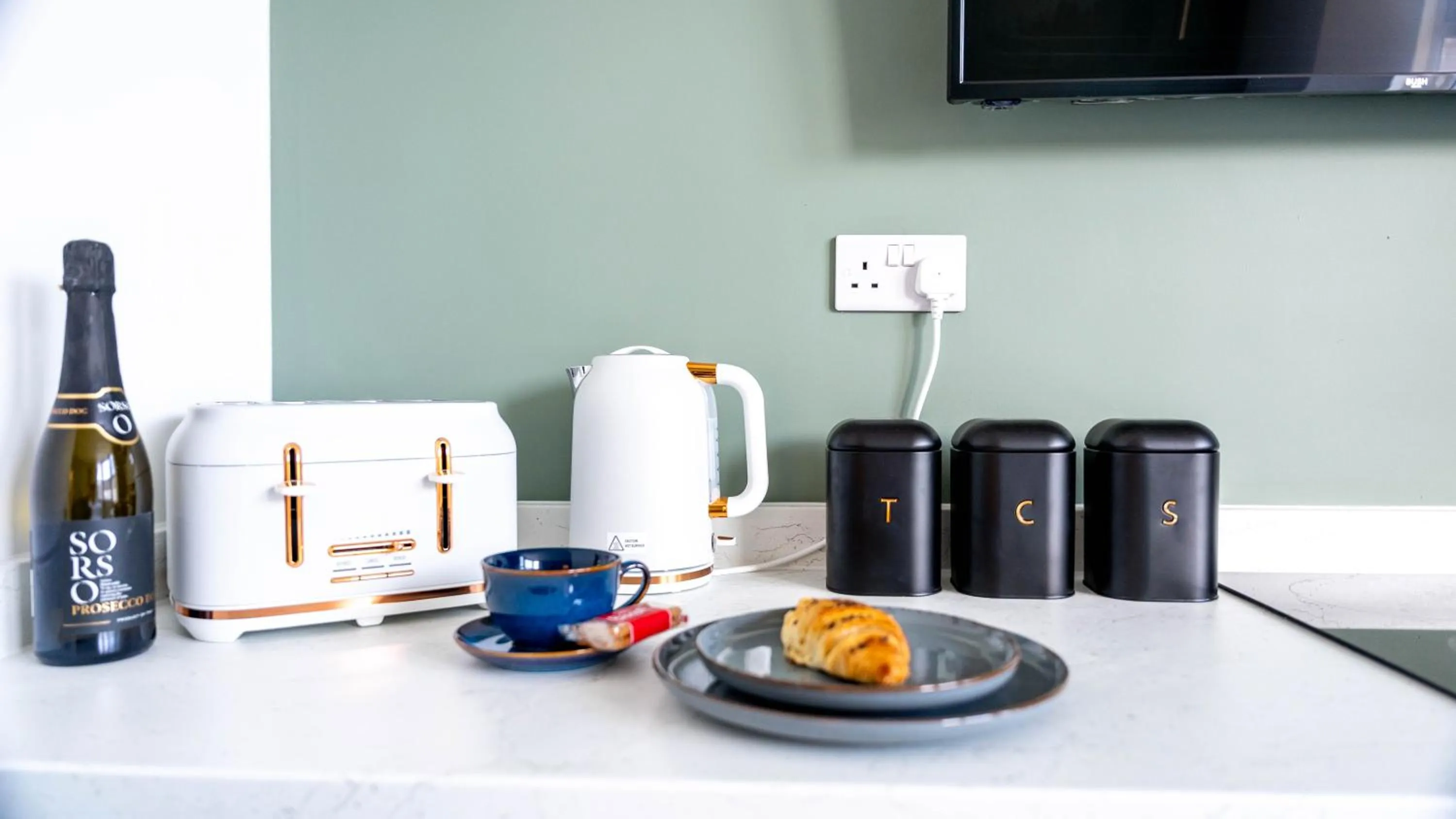 Kitchen or kitchenette in Bowles Hotels