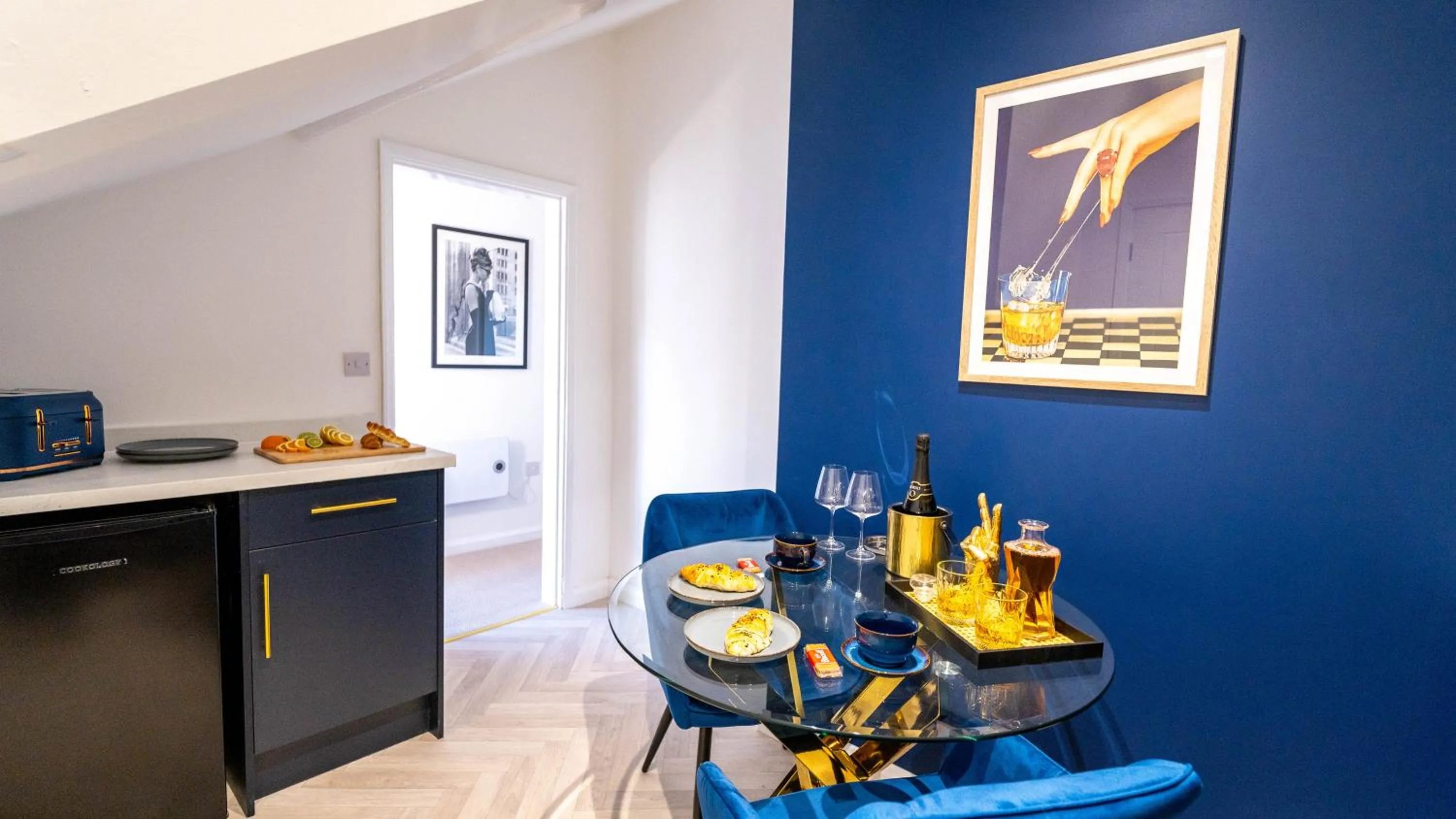 Kitchen or kitchenette in Bowles Hotels