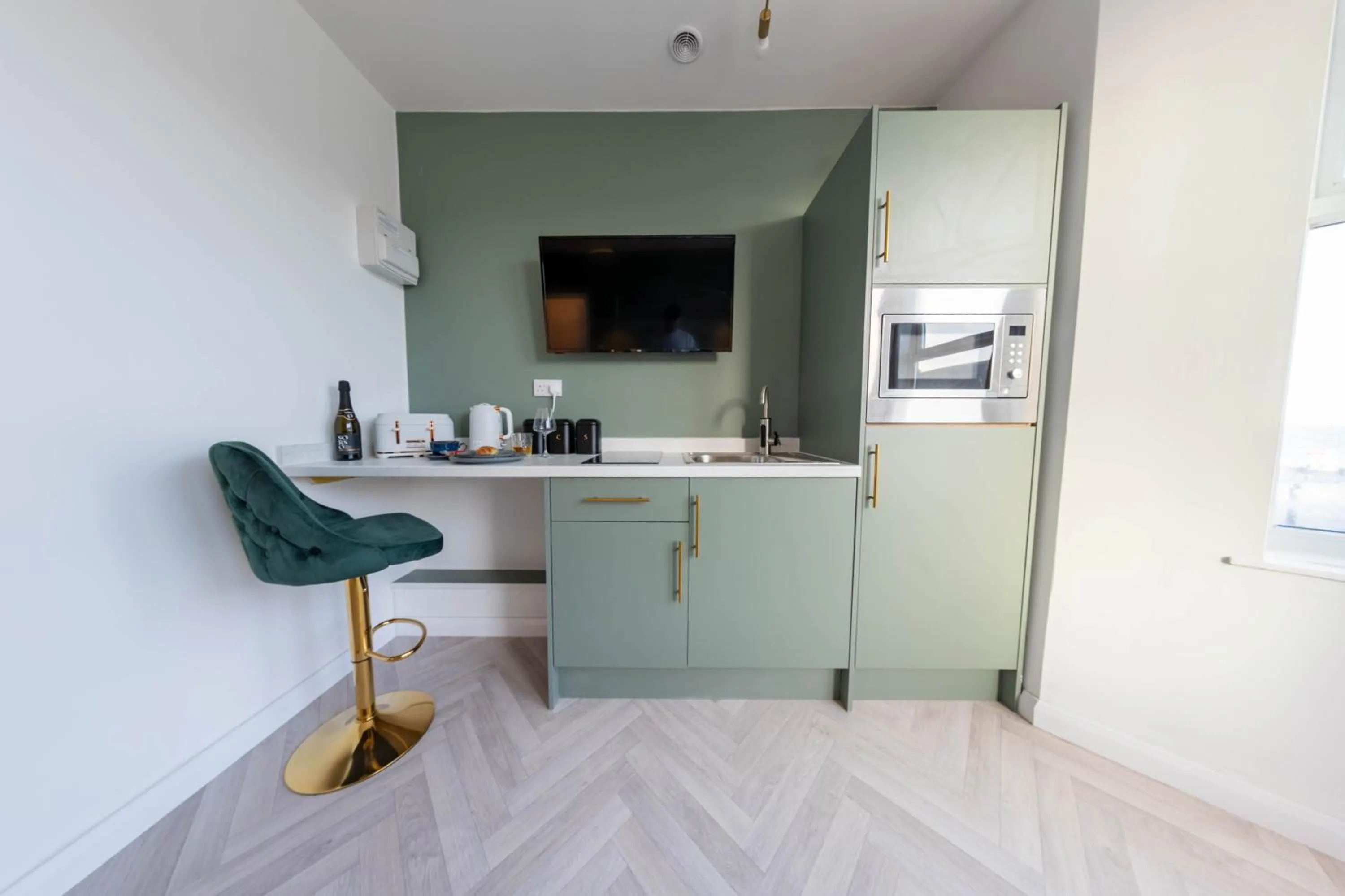 Kitchen or kitchenette in Bowles Hotels