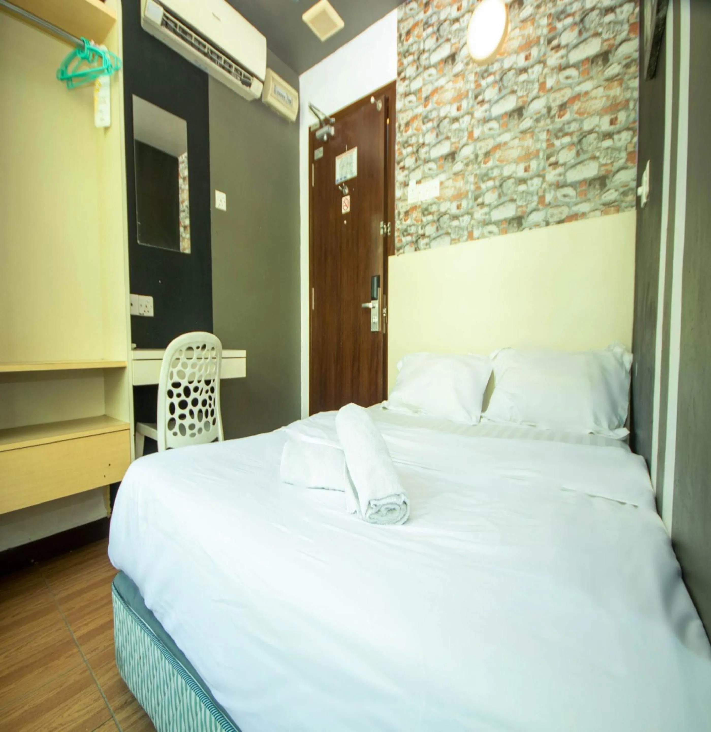 Bed in JQ Station Eight Inn