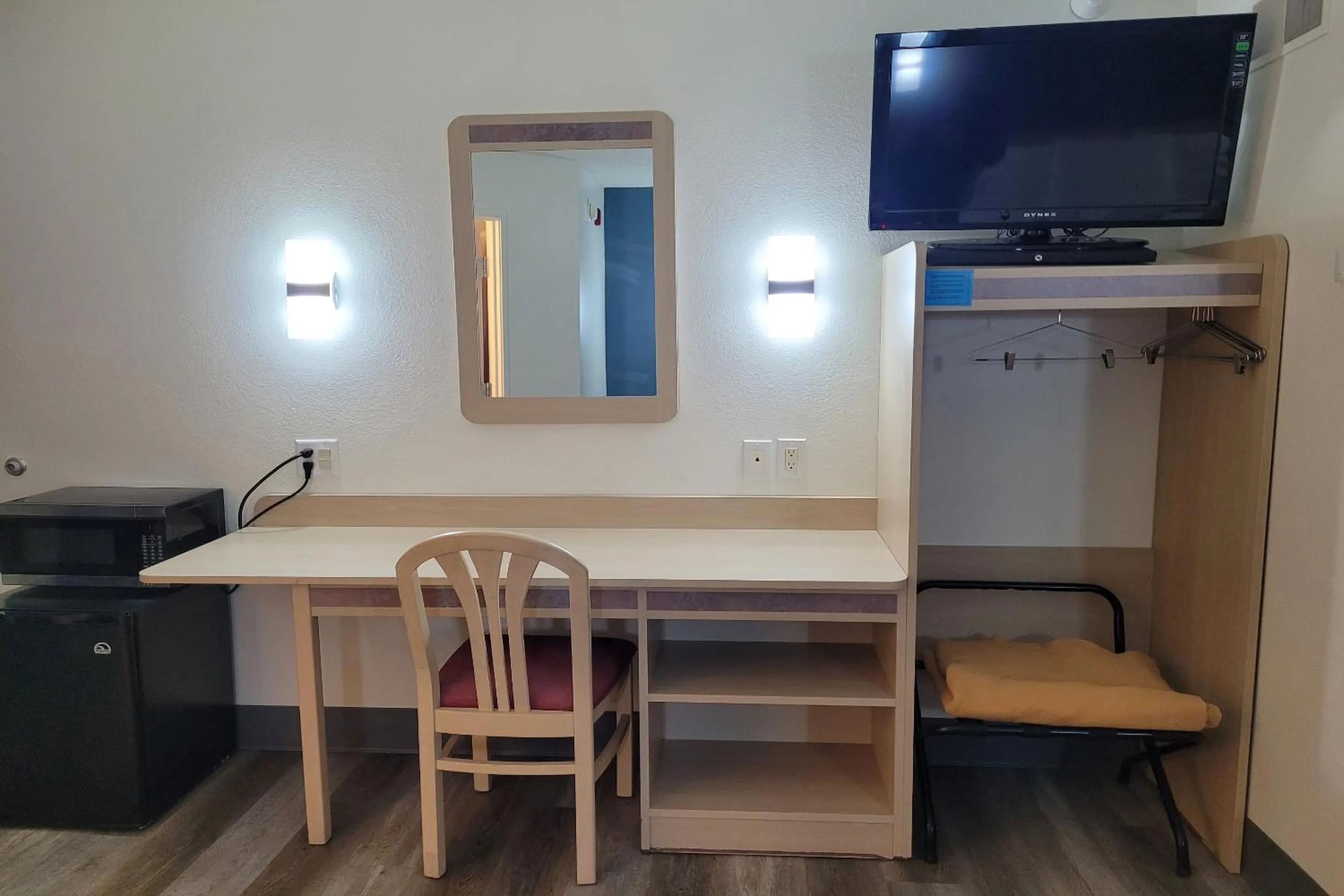 Bedroom in Modern Stay 39 Lakeview By OYO Minonk