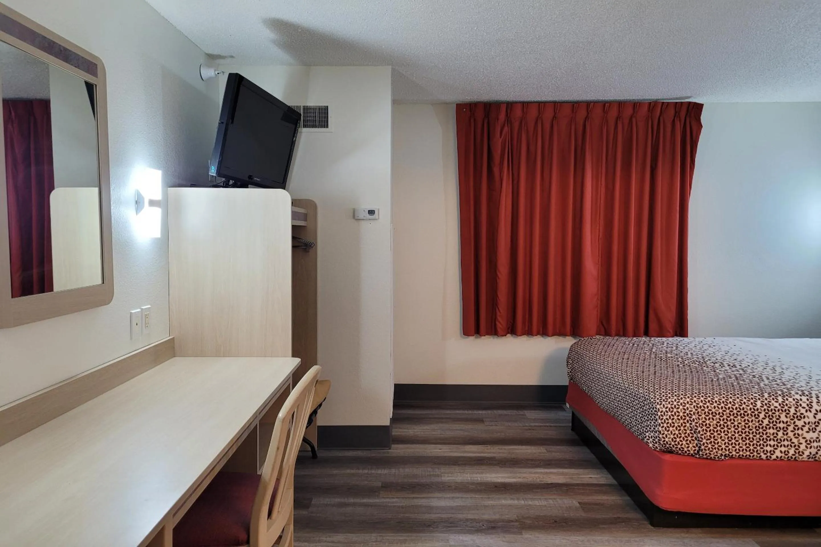 Bedroom, Bed in Modern Stay 39 Lakeview By OYO Minonk