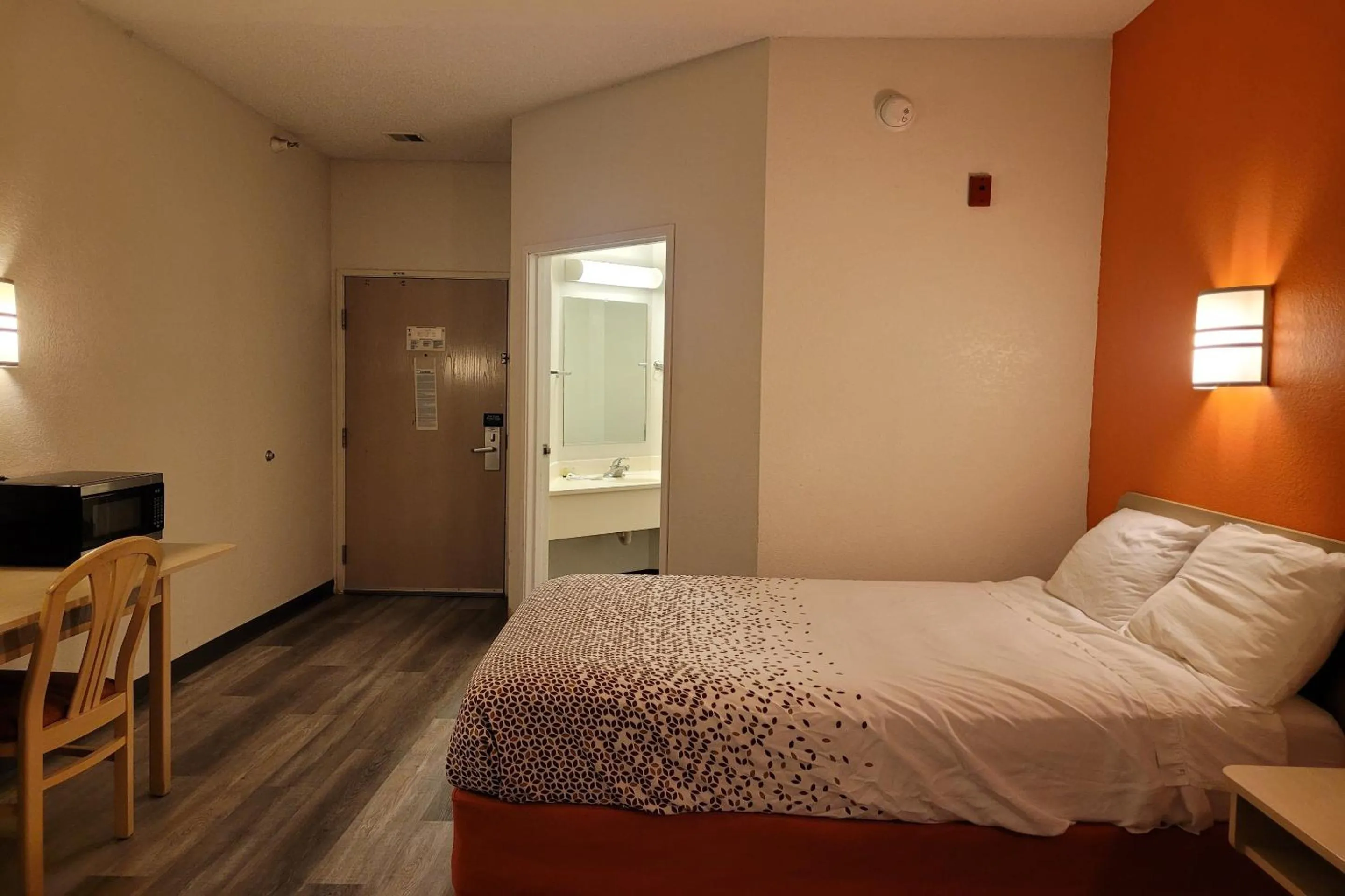 Bedroom, Bed in Modern Stay 39 Lakeview By OYO Minonk