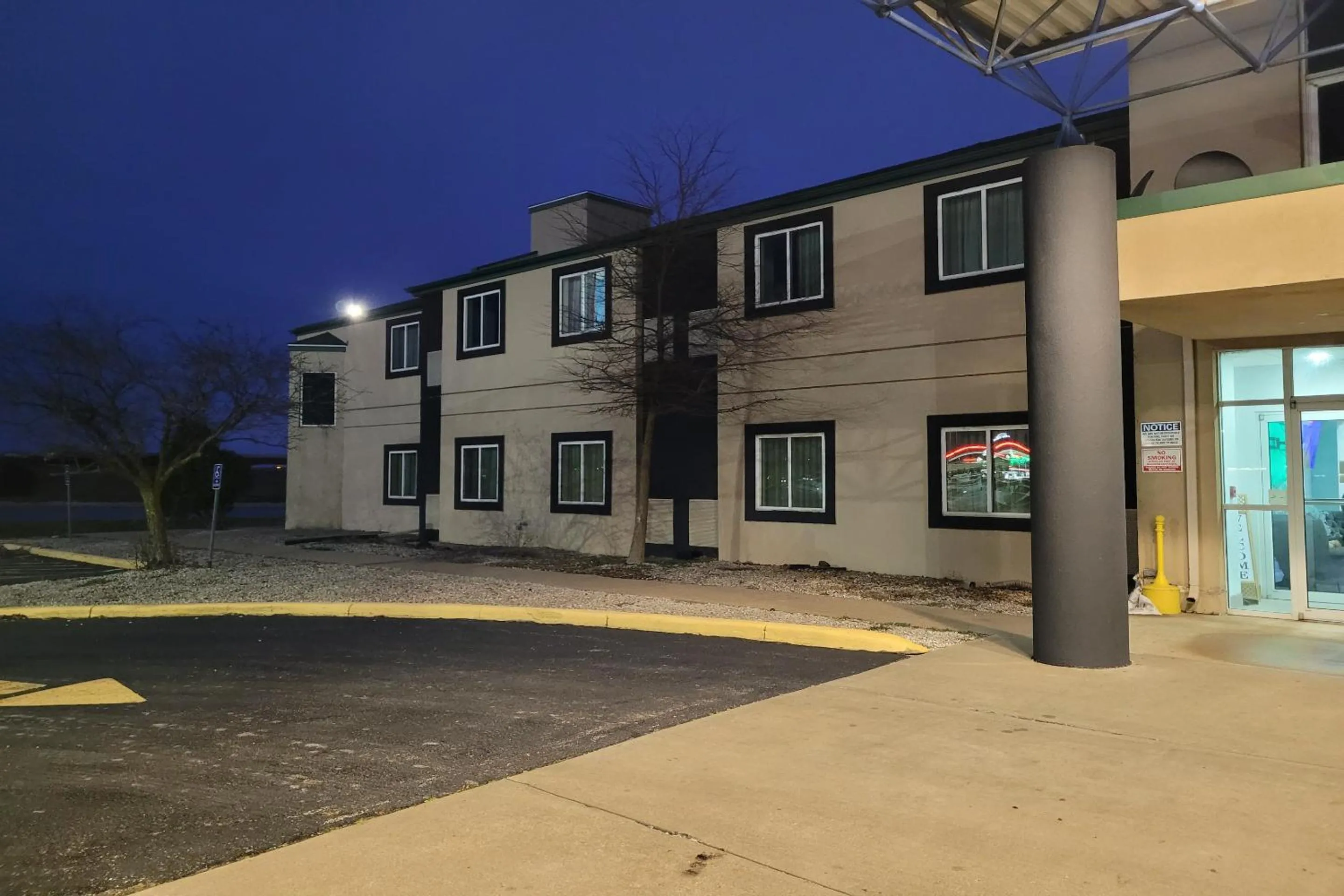 Facade/entrance in Modern Stay 39 Lakeview By OYO Minonk