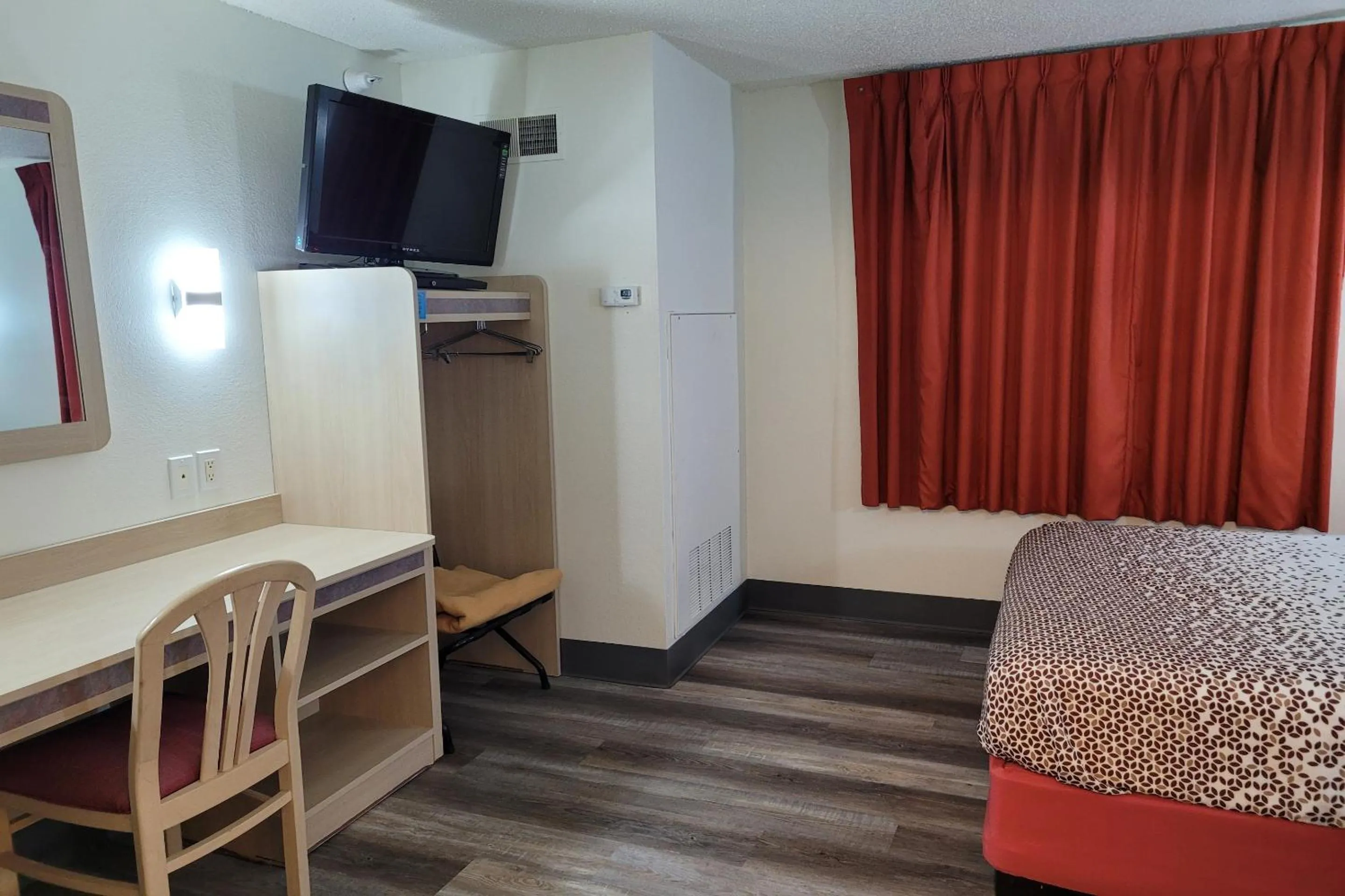 Bedroom, Bed in Modern Stay 39 Lakeview By OYO Minonk