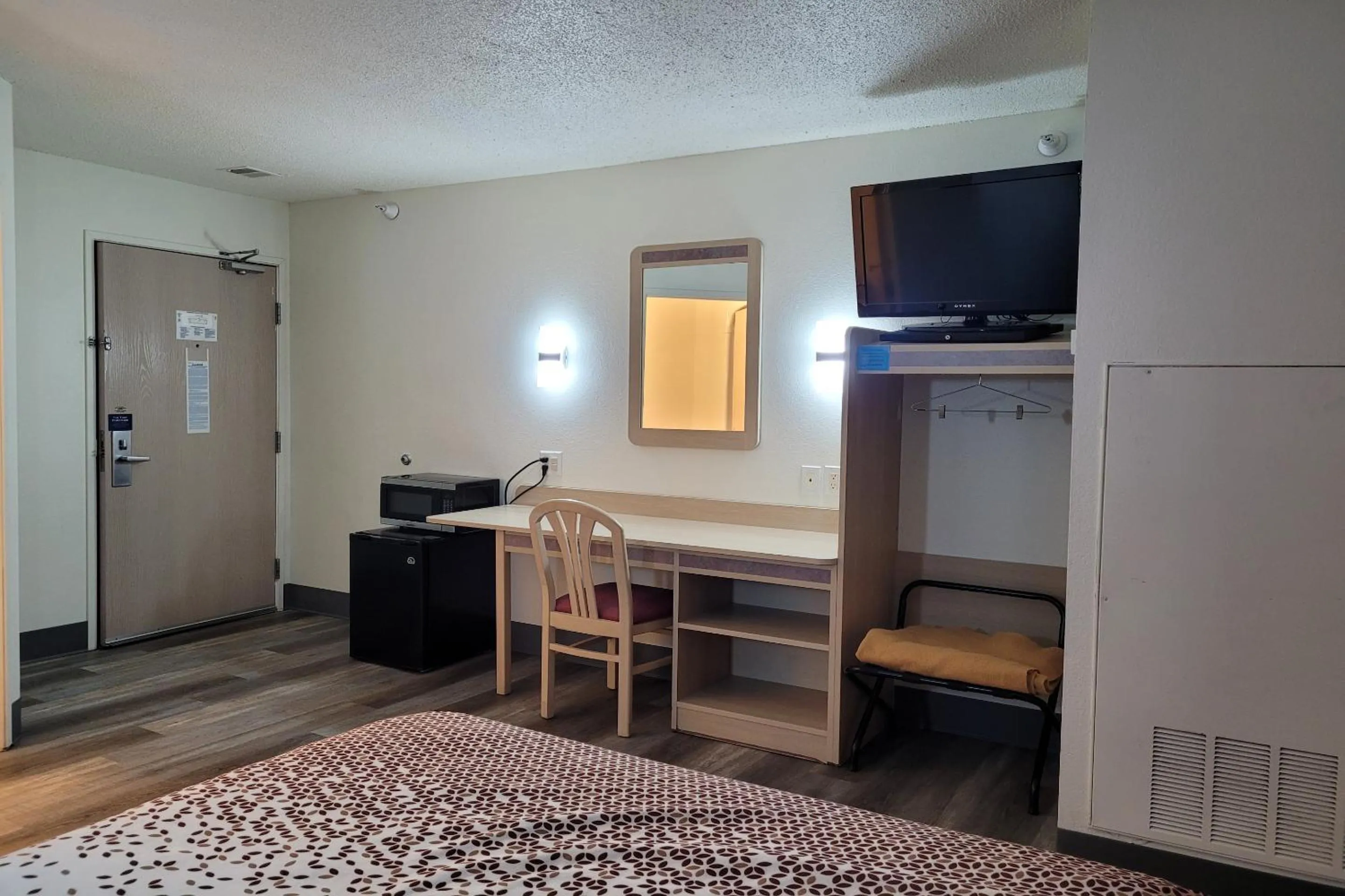 Bedroom, Bed in Modern Stay 39 Lakeview By OYO Minonk