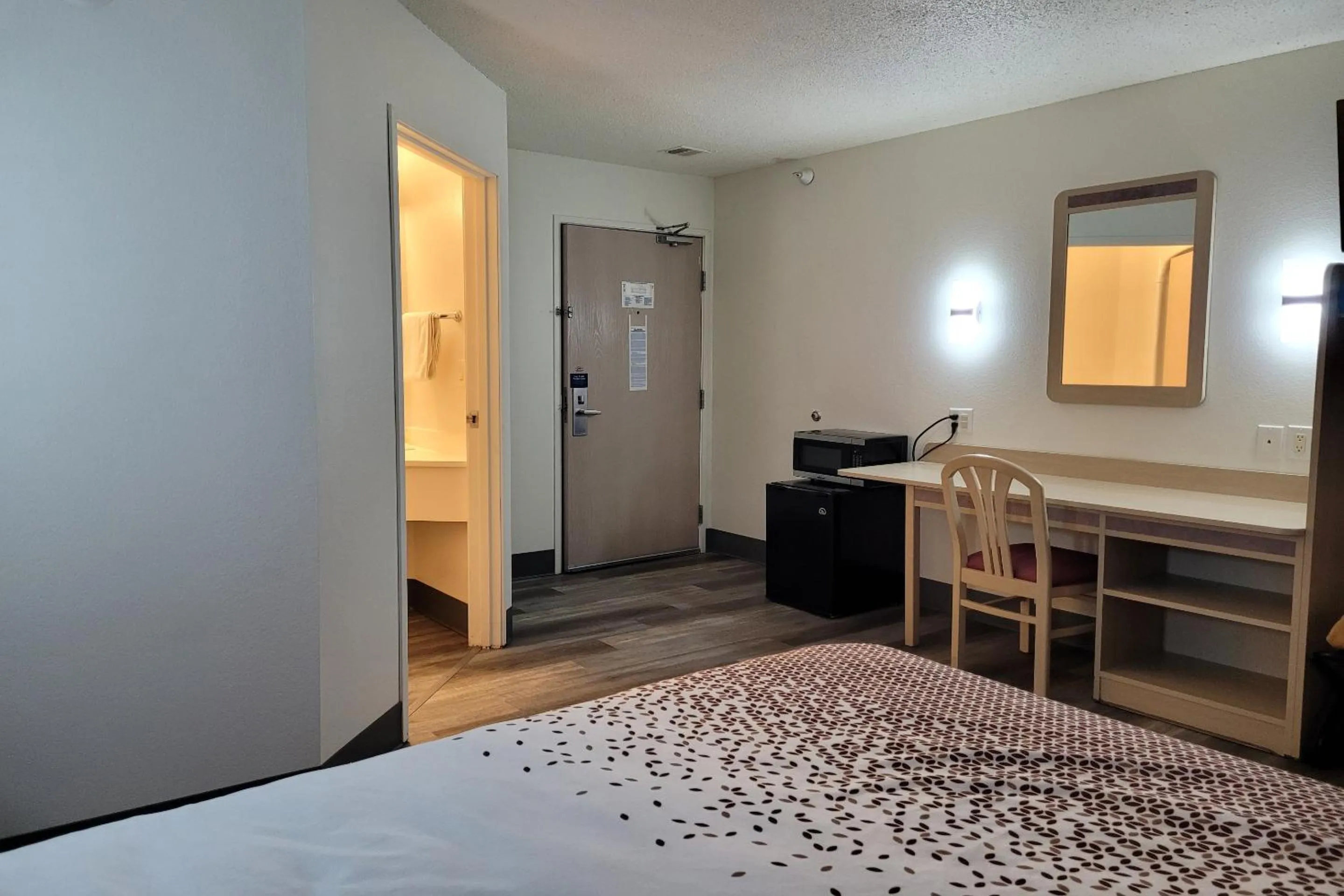 Bedroom, Bed in Modern Stay 39 Lakeview By OYO Minonk