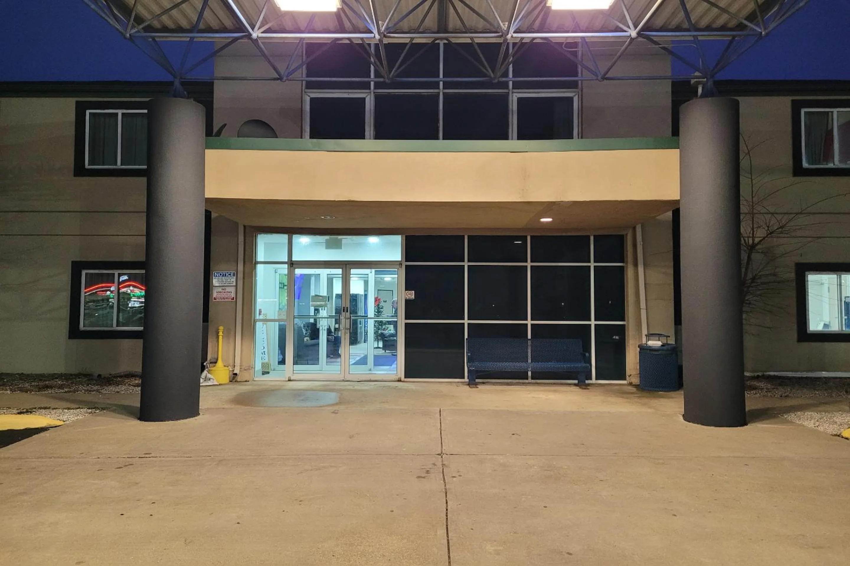 Facade/entrance in Modern Stay 39 Lakeview By OYO Minonk