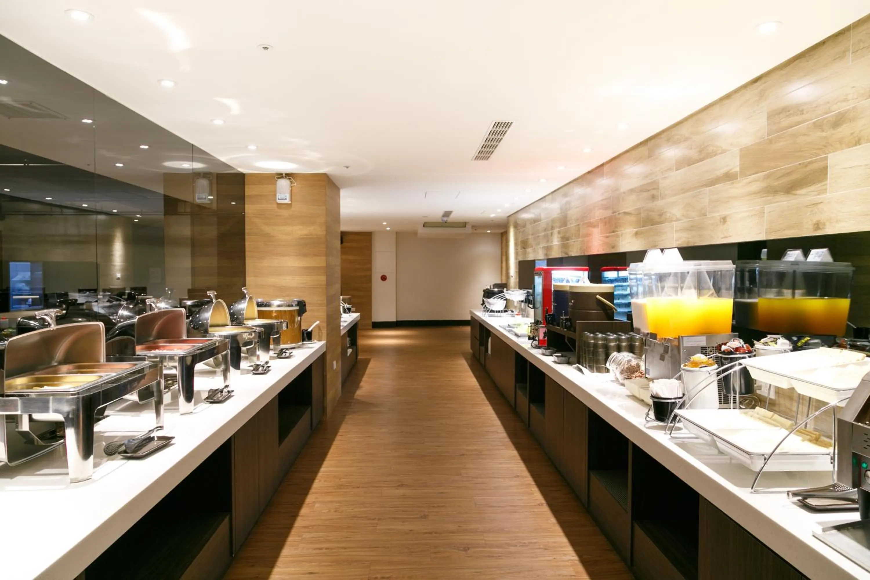 Restaurant/places to eat in HOTEL HI- Chui-Yang