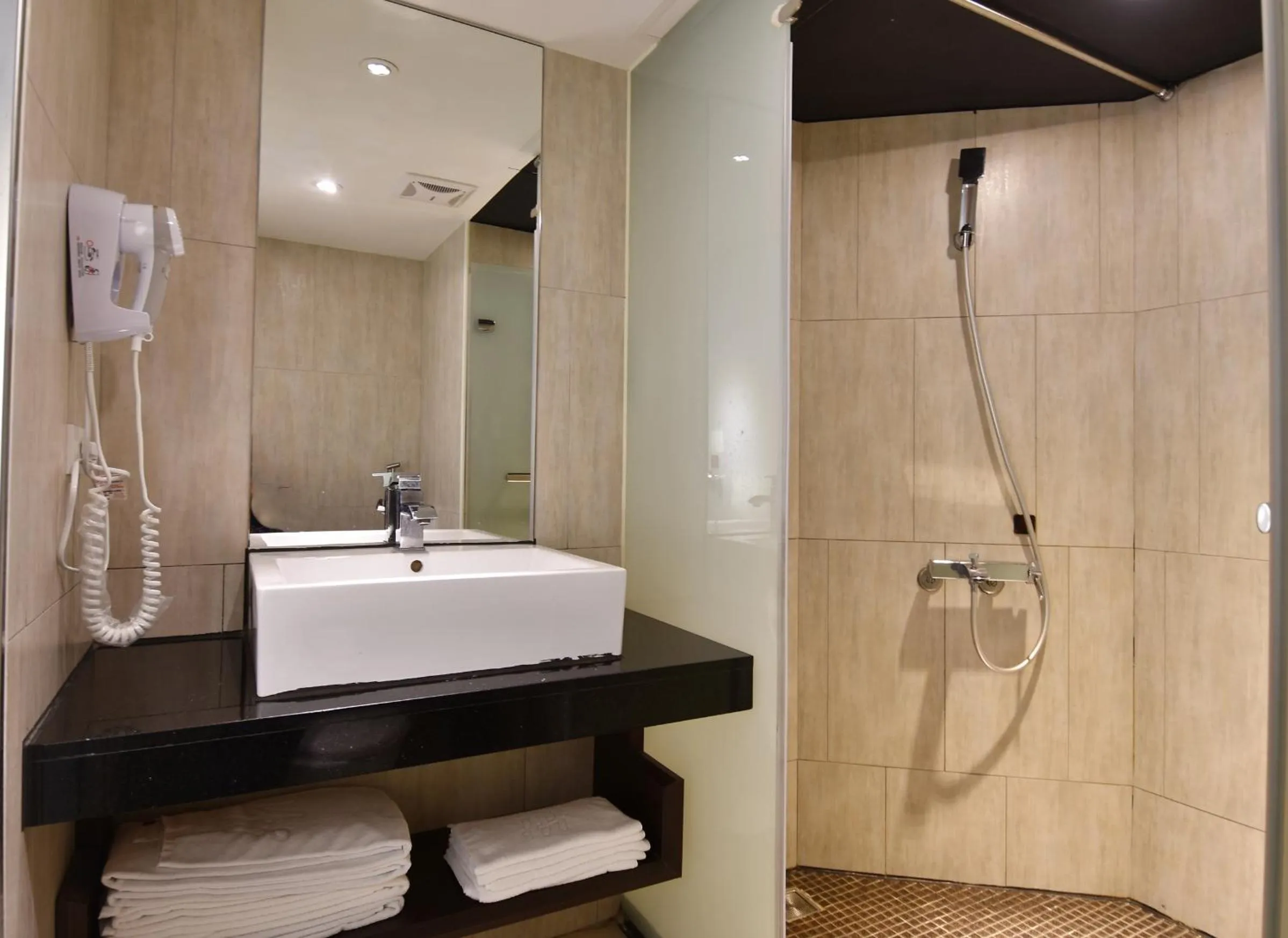 Shower in HOTEL HI- Chui-Yang