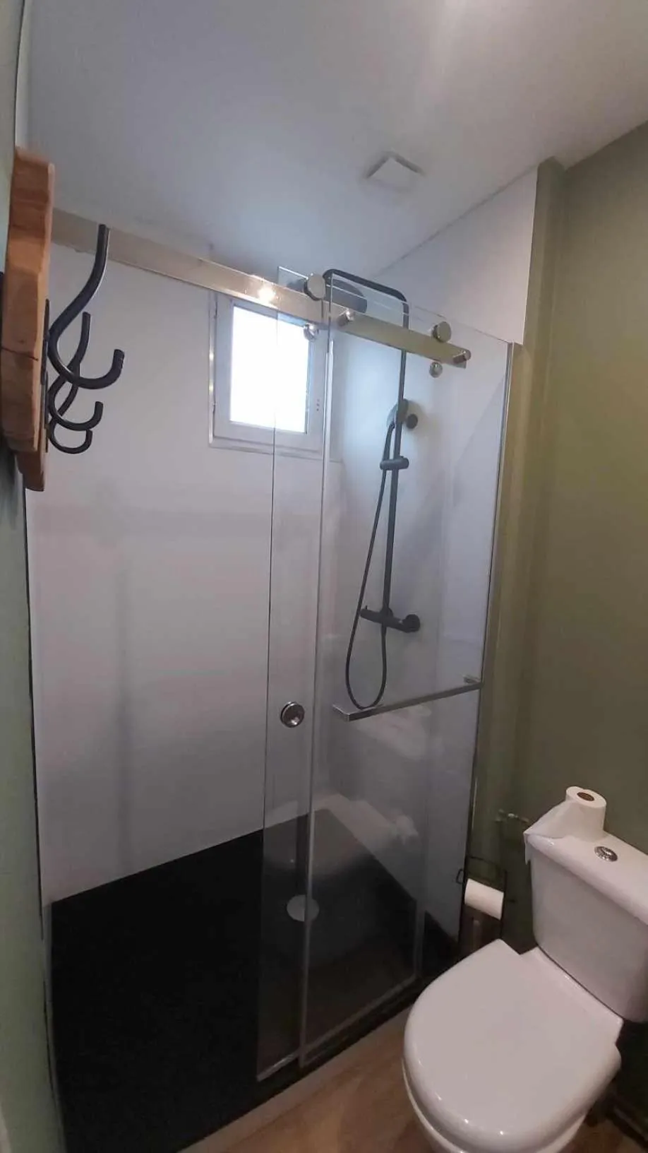 Shower in La Renaissance