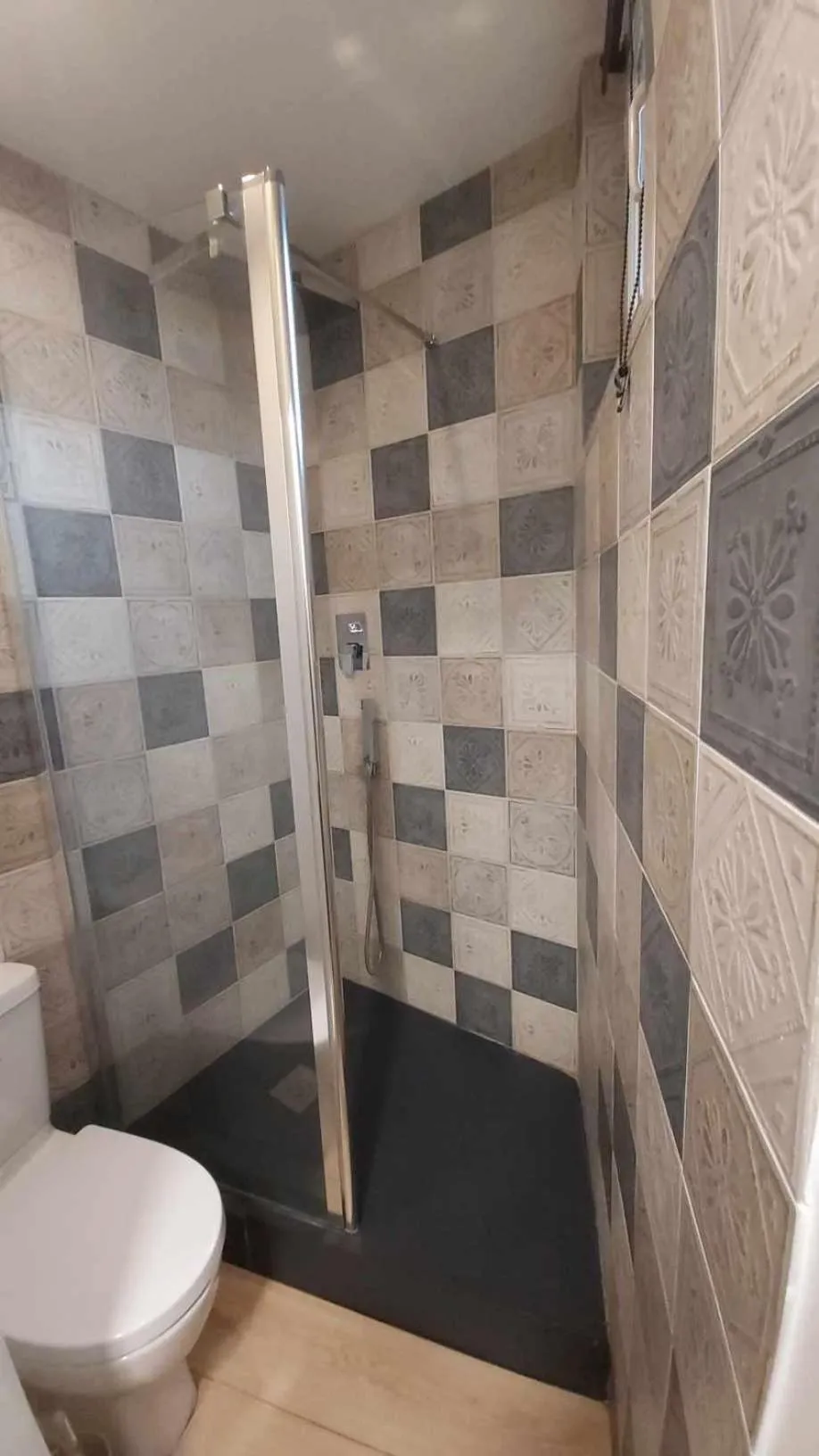 Shower in La Renaissance