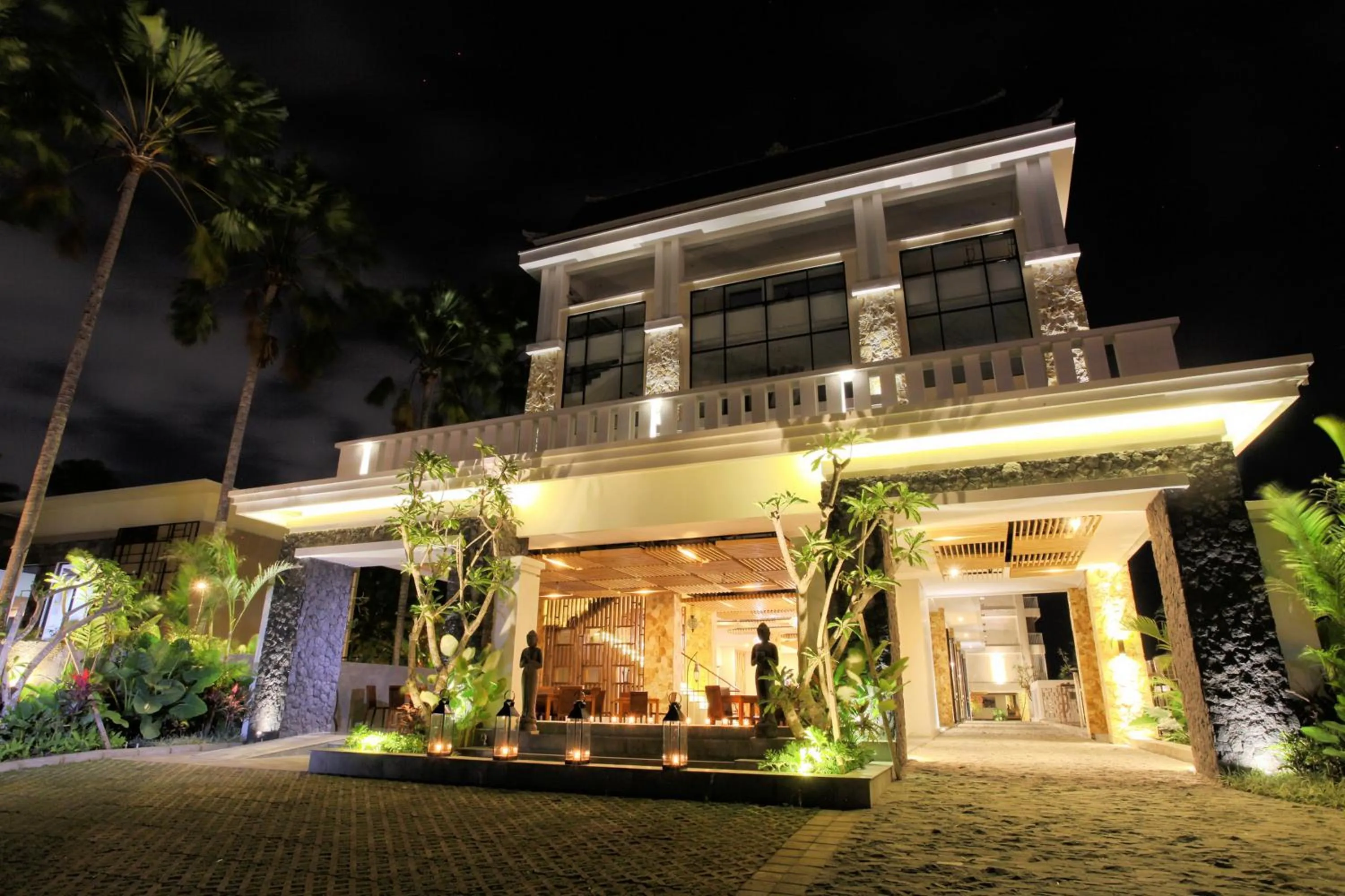 Facade/entrance in Paragon Hotel Seminyak