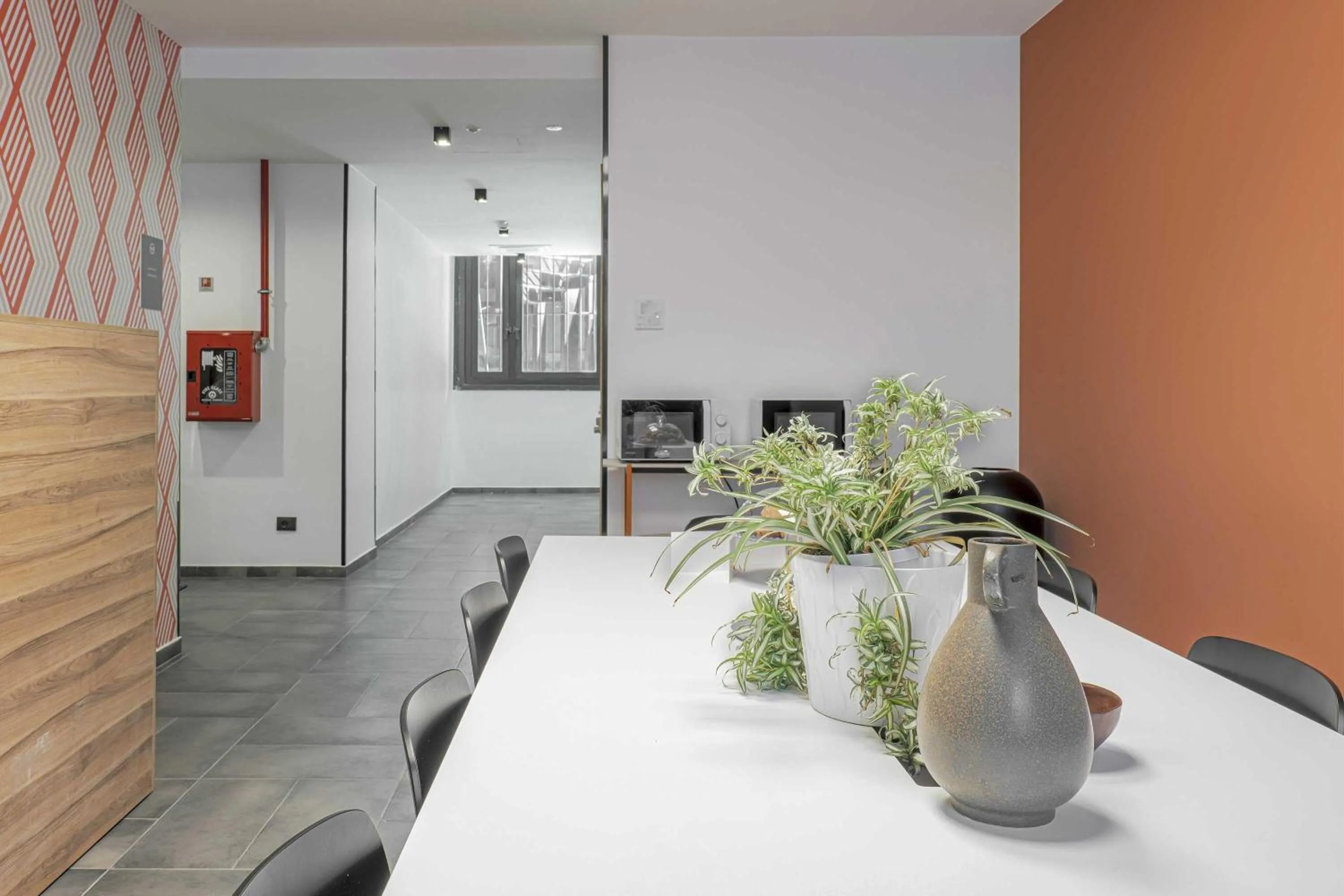 Lobby or reception in B&B HOTEL Prato City Center