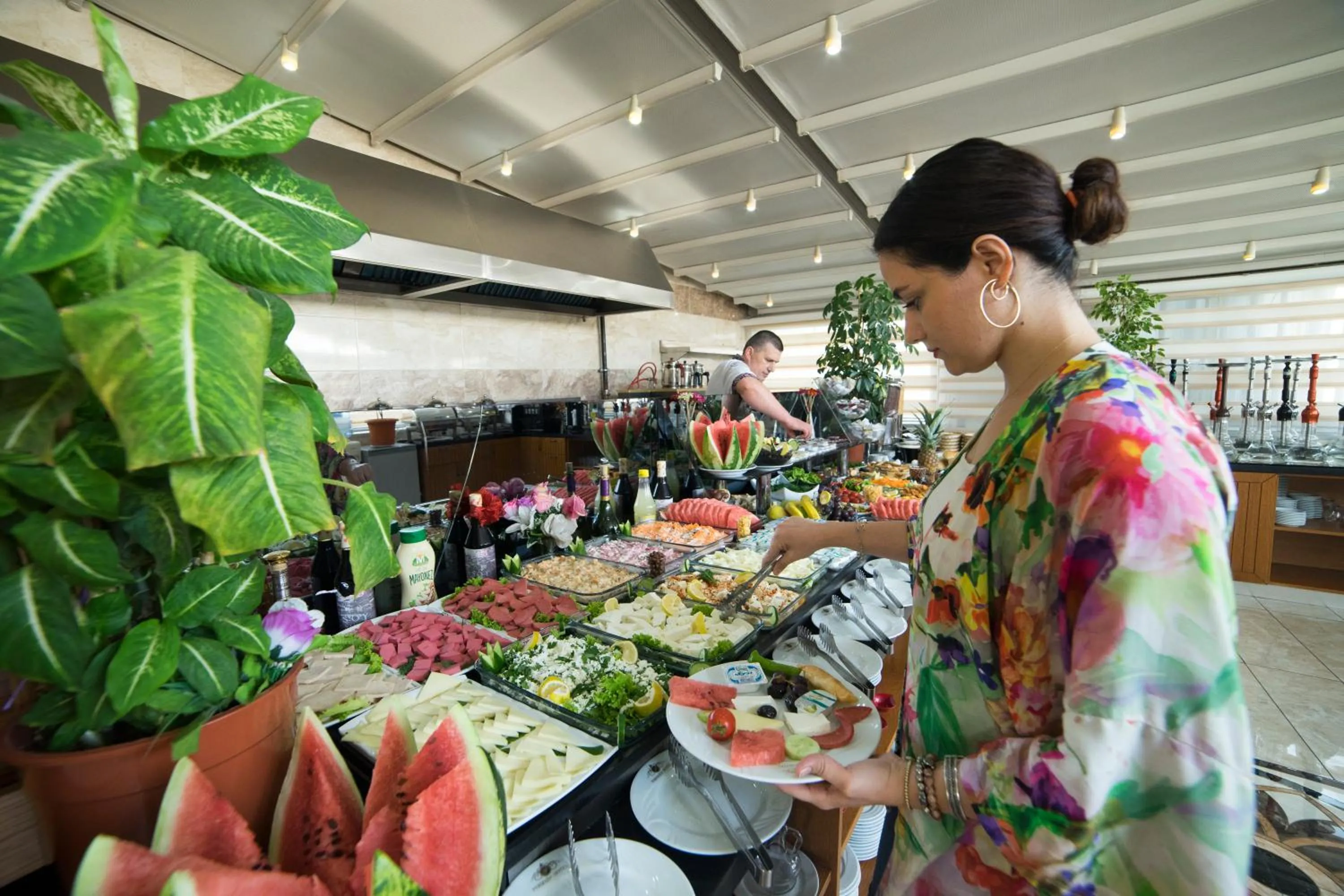 Restaurant/places to eat in Parmada Hotel