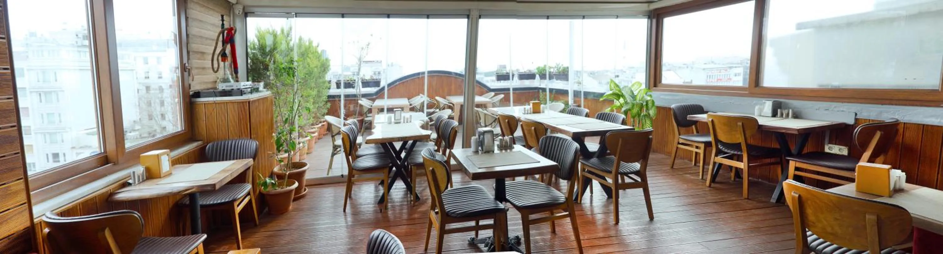 Restaurant/places to eat in Parmada Hotel