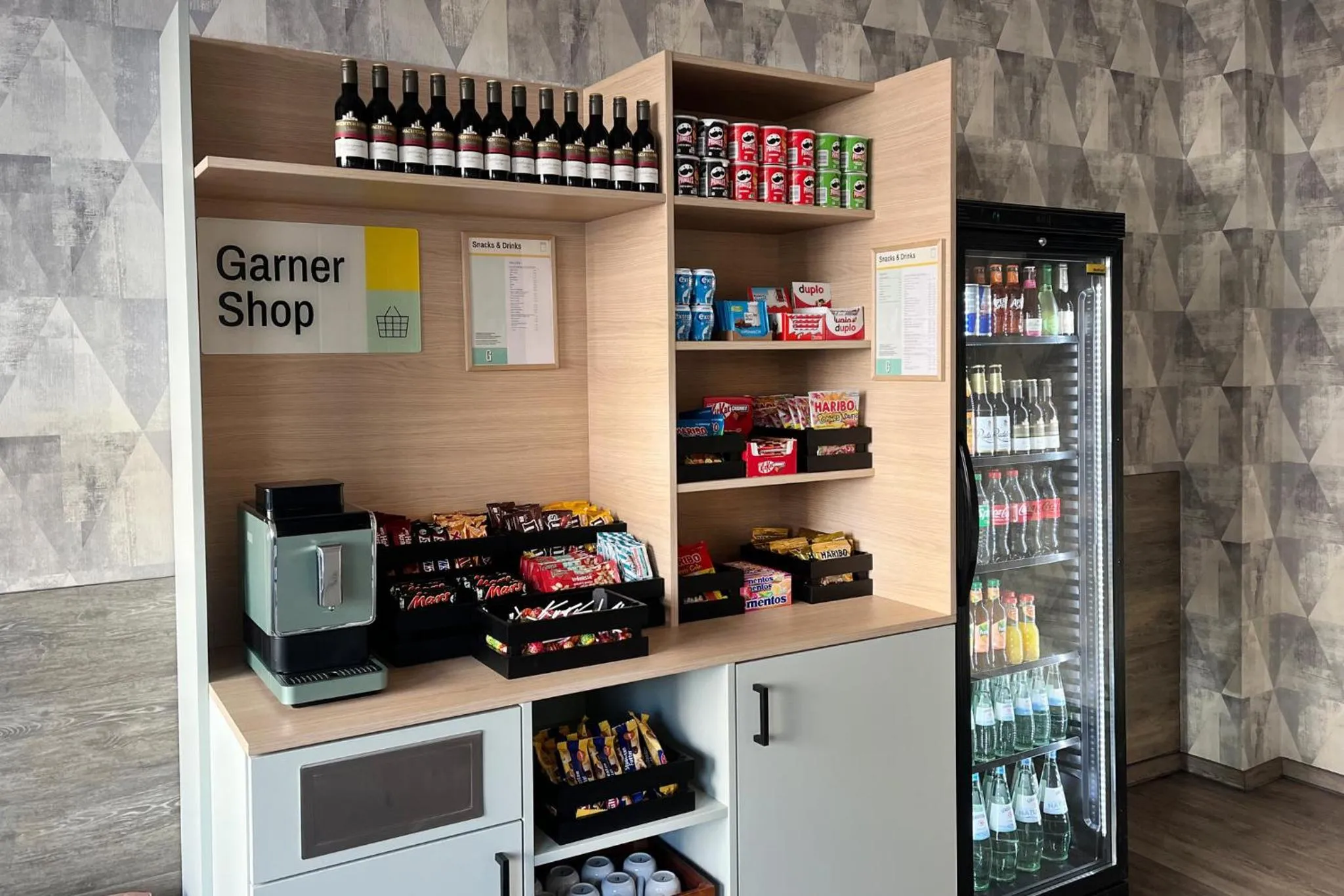 Lobby or reception in Garner Hotel Bremen City by IHG