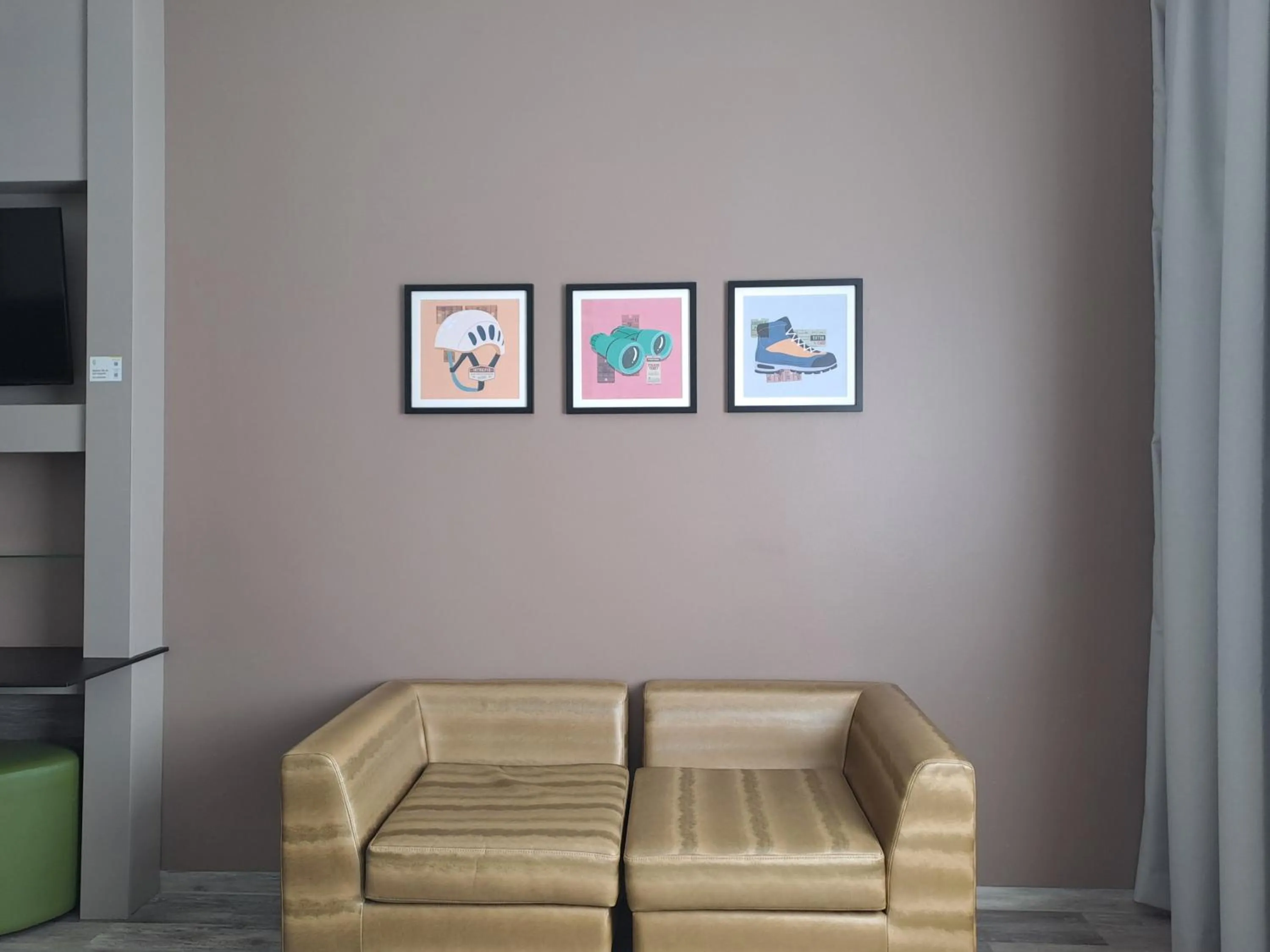 Photo of the whole room in Garner Hotel Bremen City by IHG