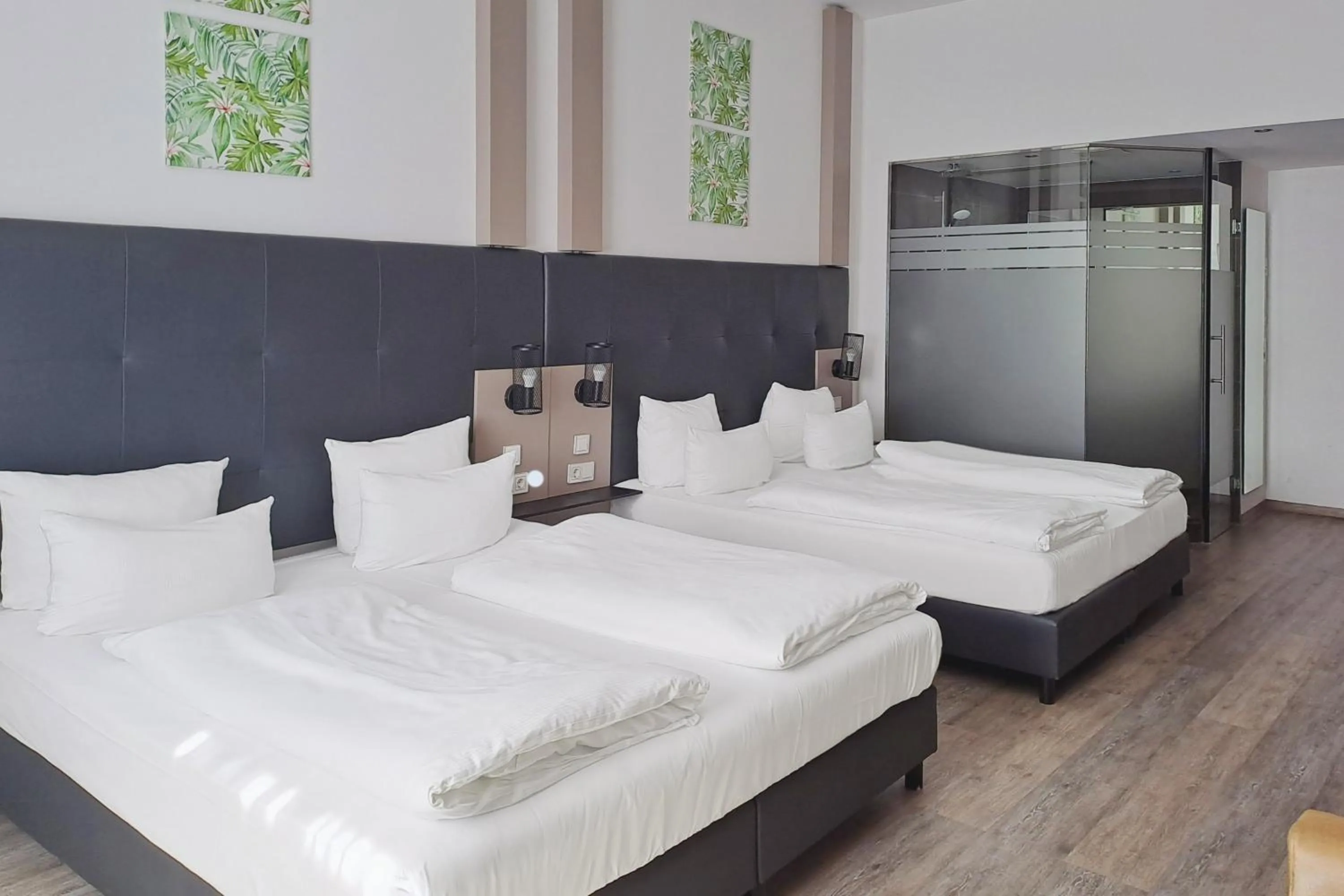 Photo of the whole room, Bed in Garner Hotel Bremen City by IHG