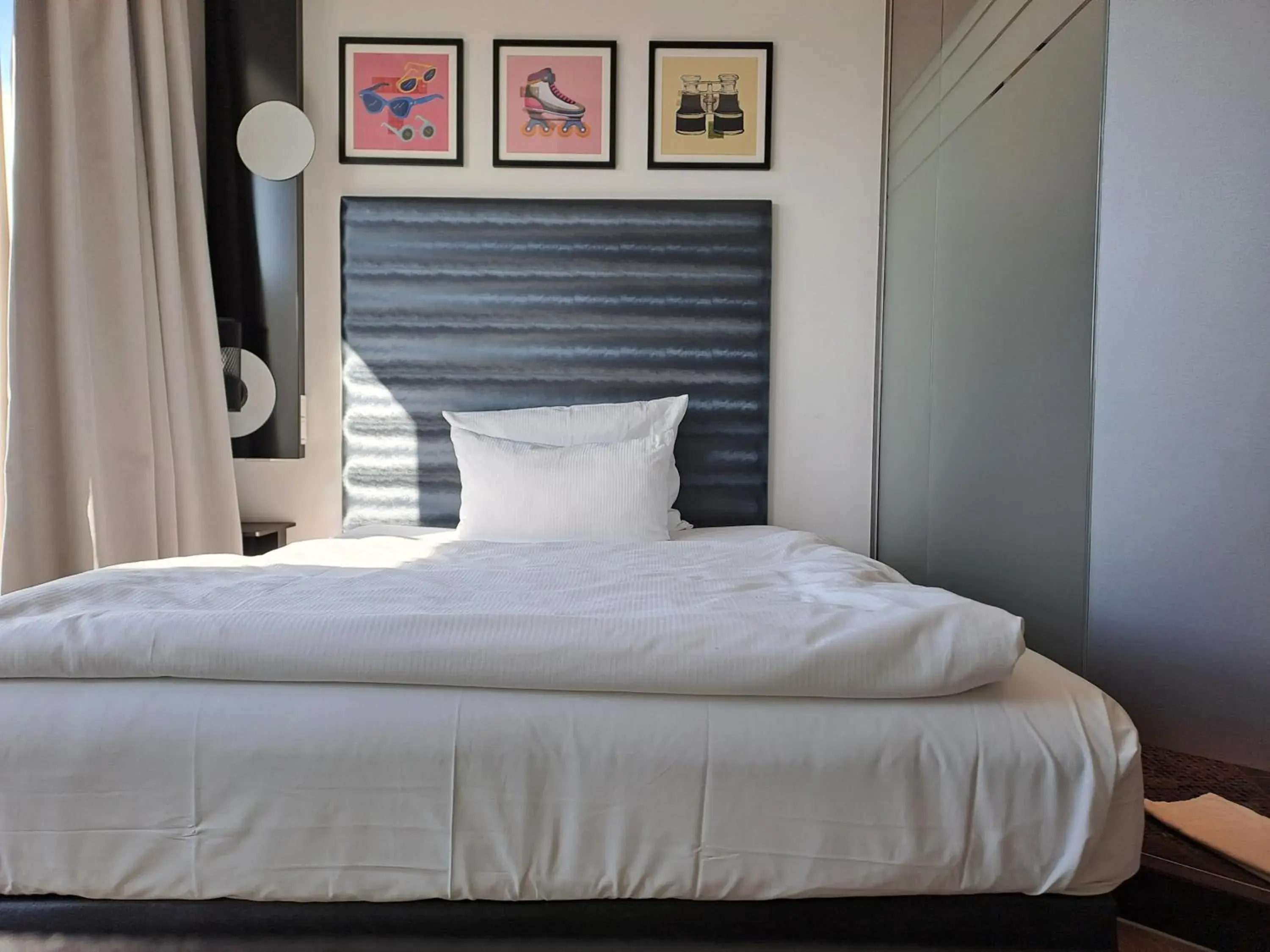 French Cozy Room with Balcony - Top Floor in Garner Hotel Bremen City by IHG French Cozy Room with Balcony - Top Floor in Garner Hotel Bremen City by IHG