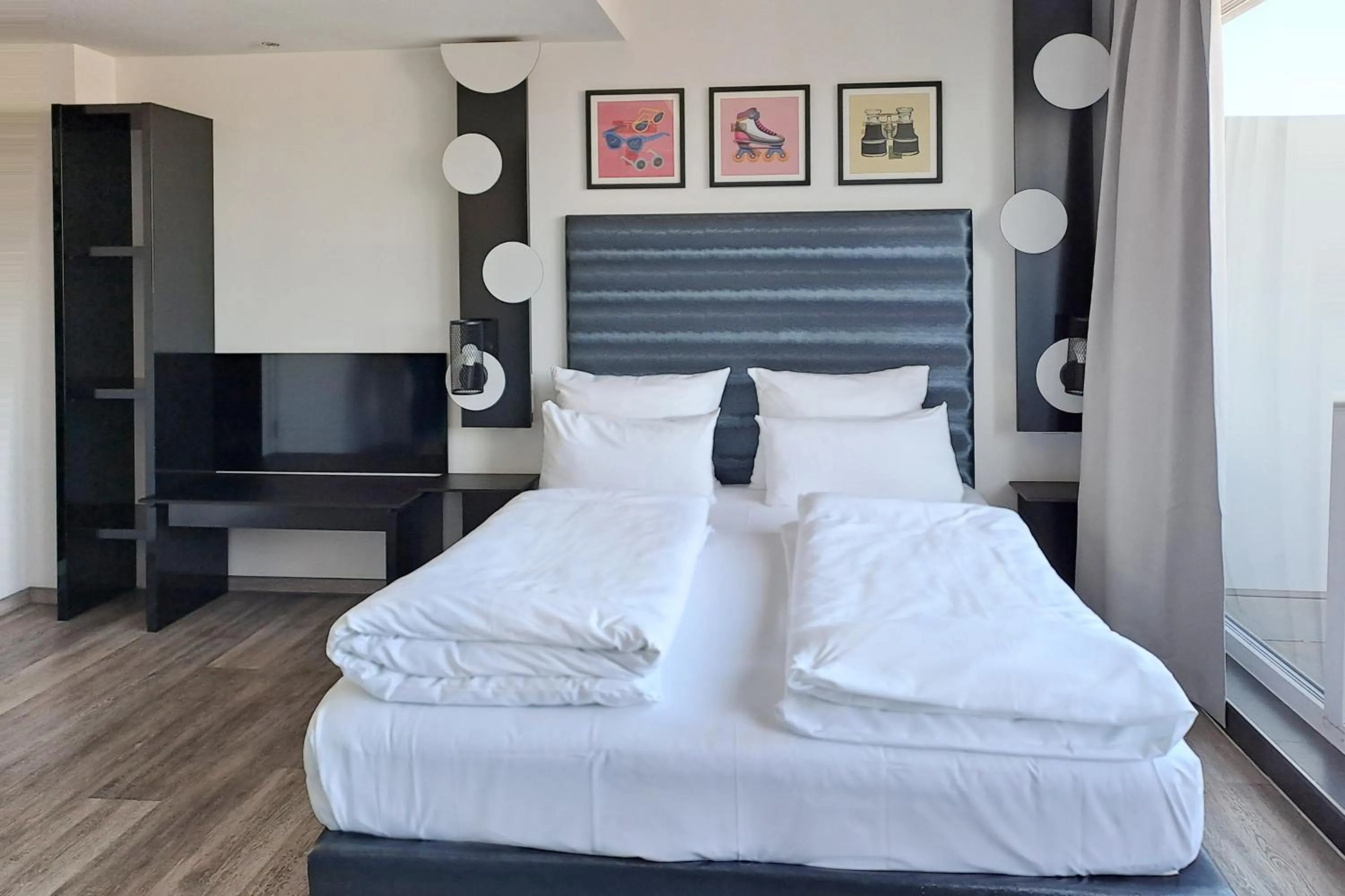 Photo of the whole room, Bed in Garner Hotel Bremen City by IHG