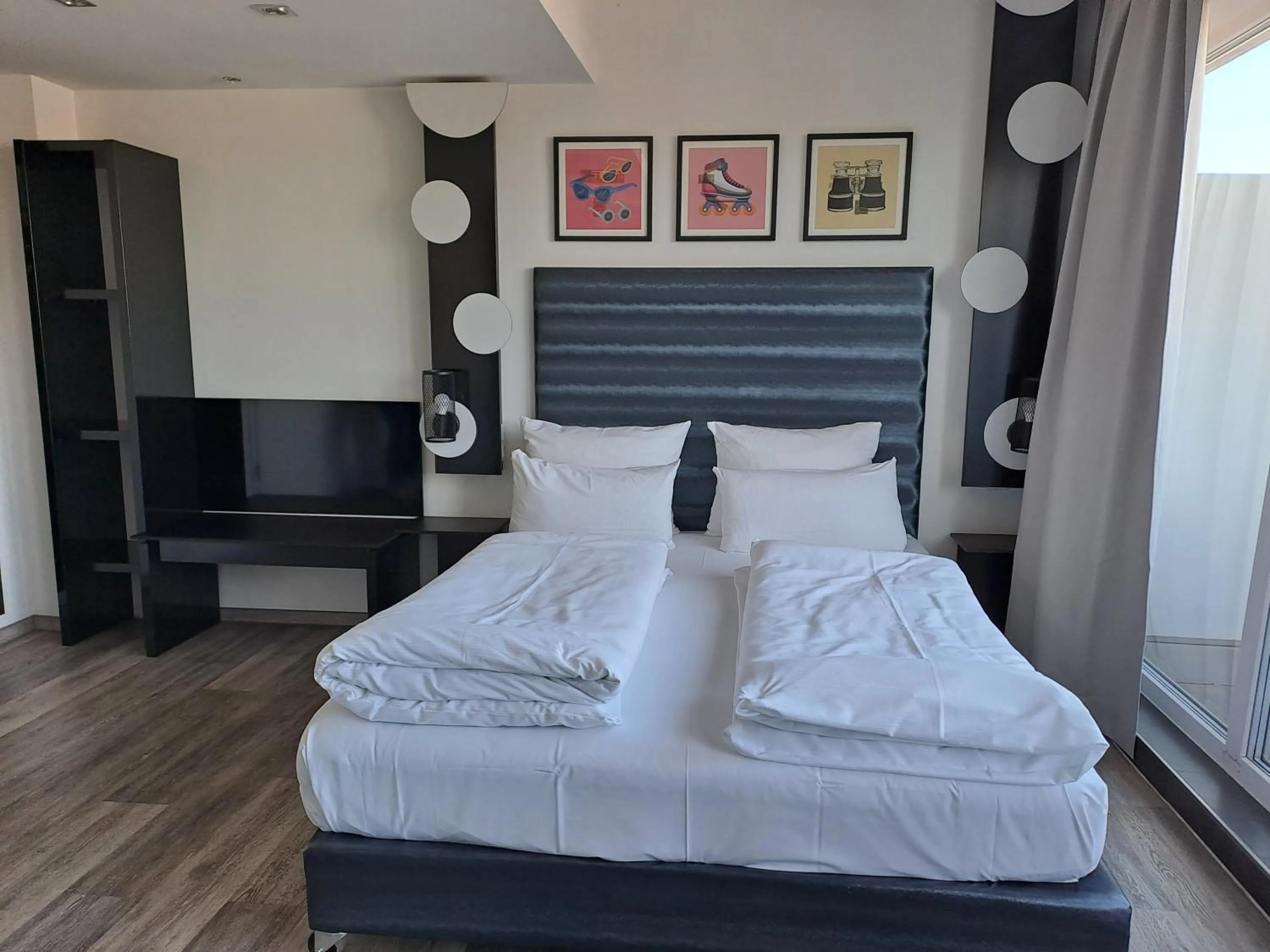 Photo of the whole room, Bed in Garner Hotel Bremen City by IHG
